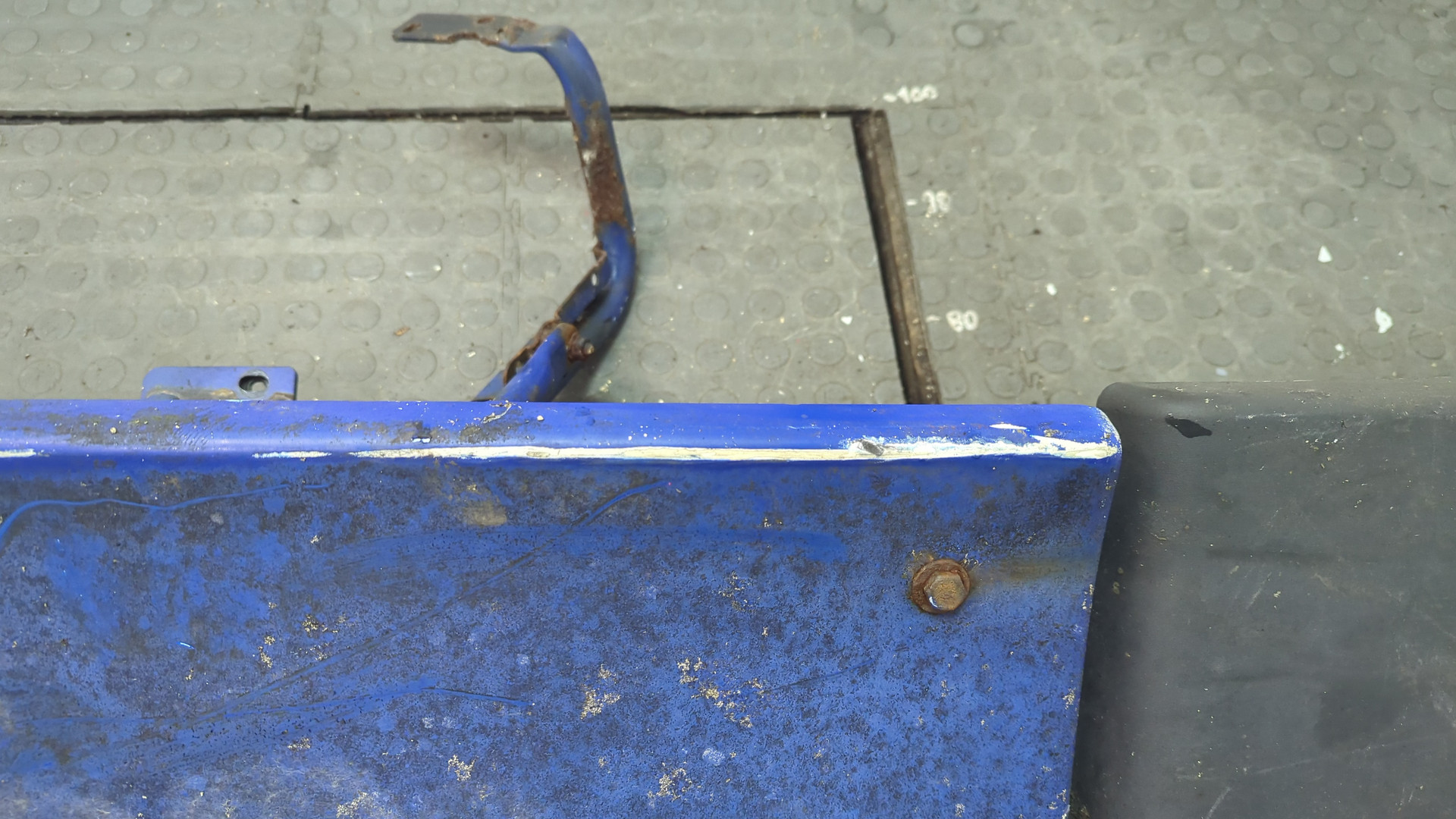 Спойлер переднего бампера левый