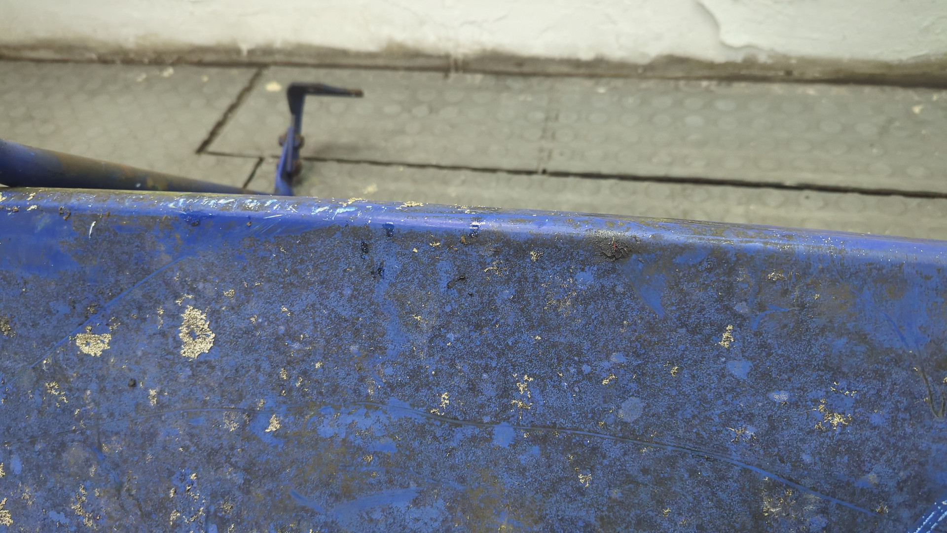 Спойлер переднего бампера левый