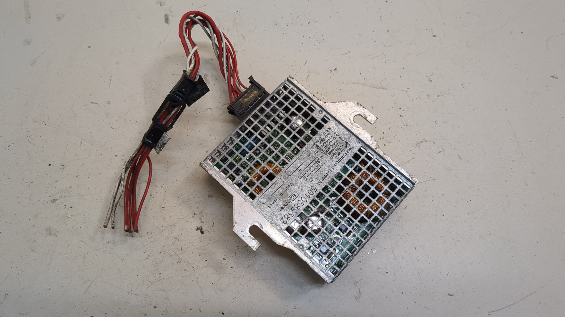 Преобразователь напряжения (адаптер)