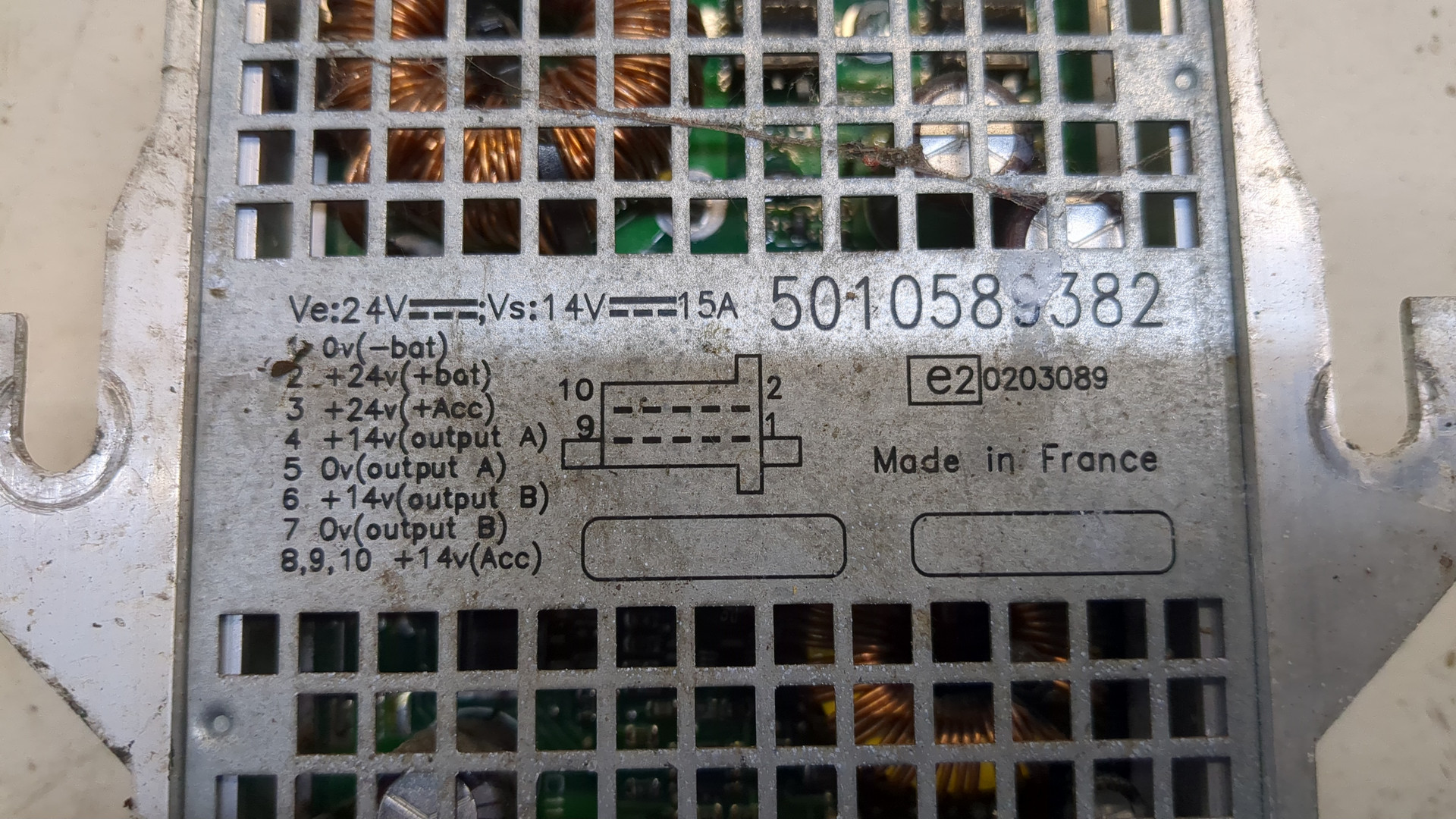 Преобразователь напряжения (адаптер)