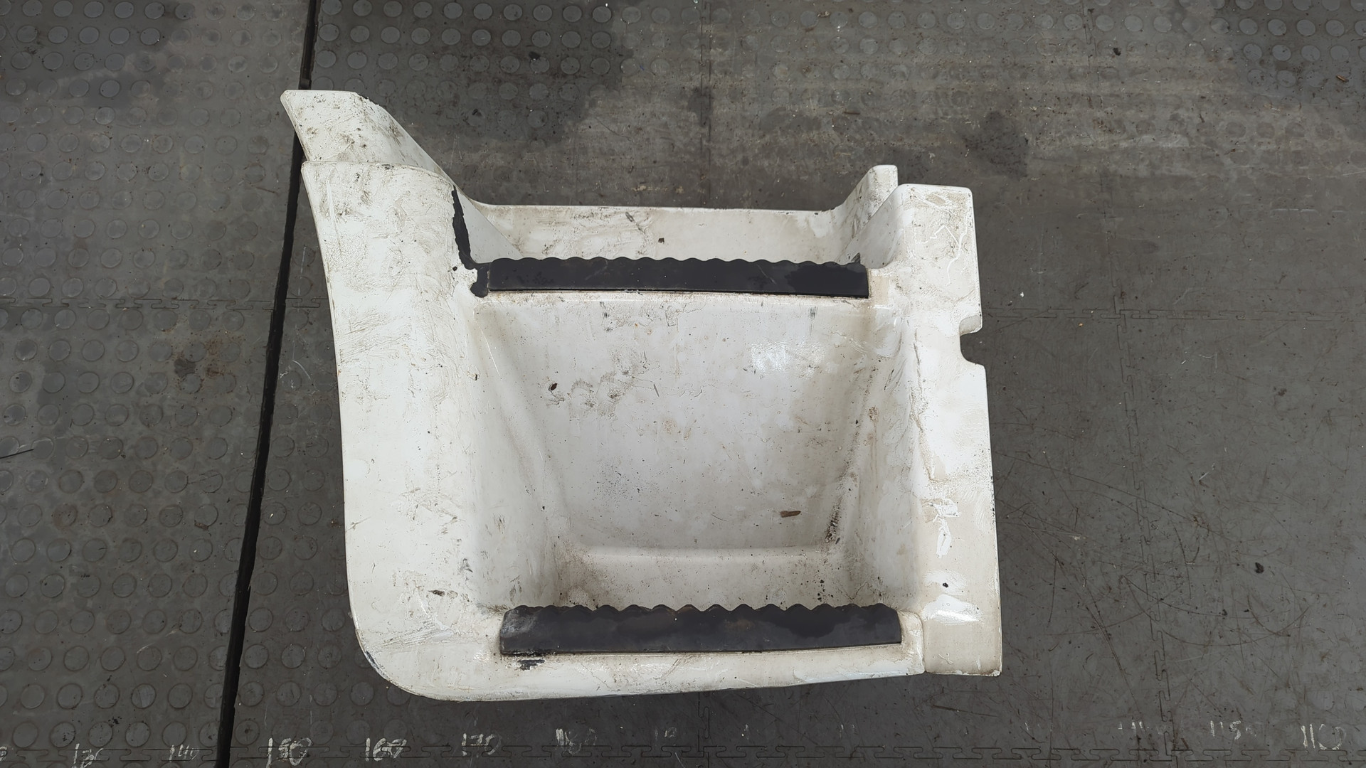 Подножка правая