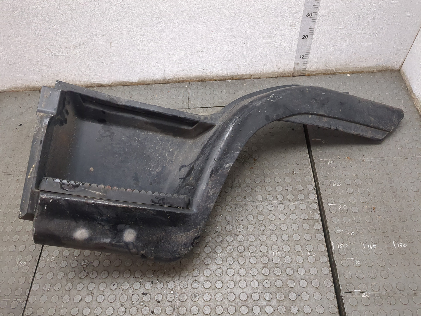 Подножка левая