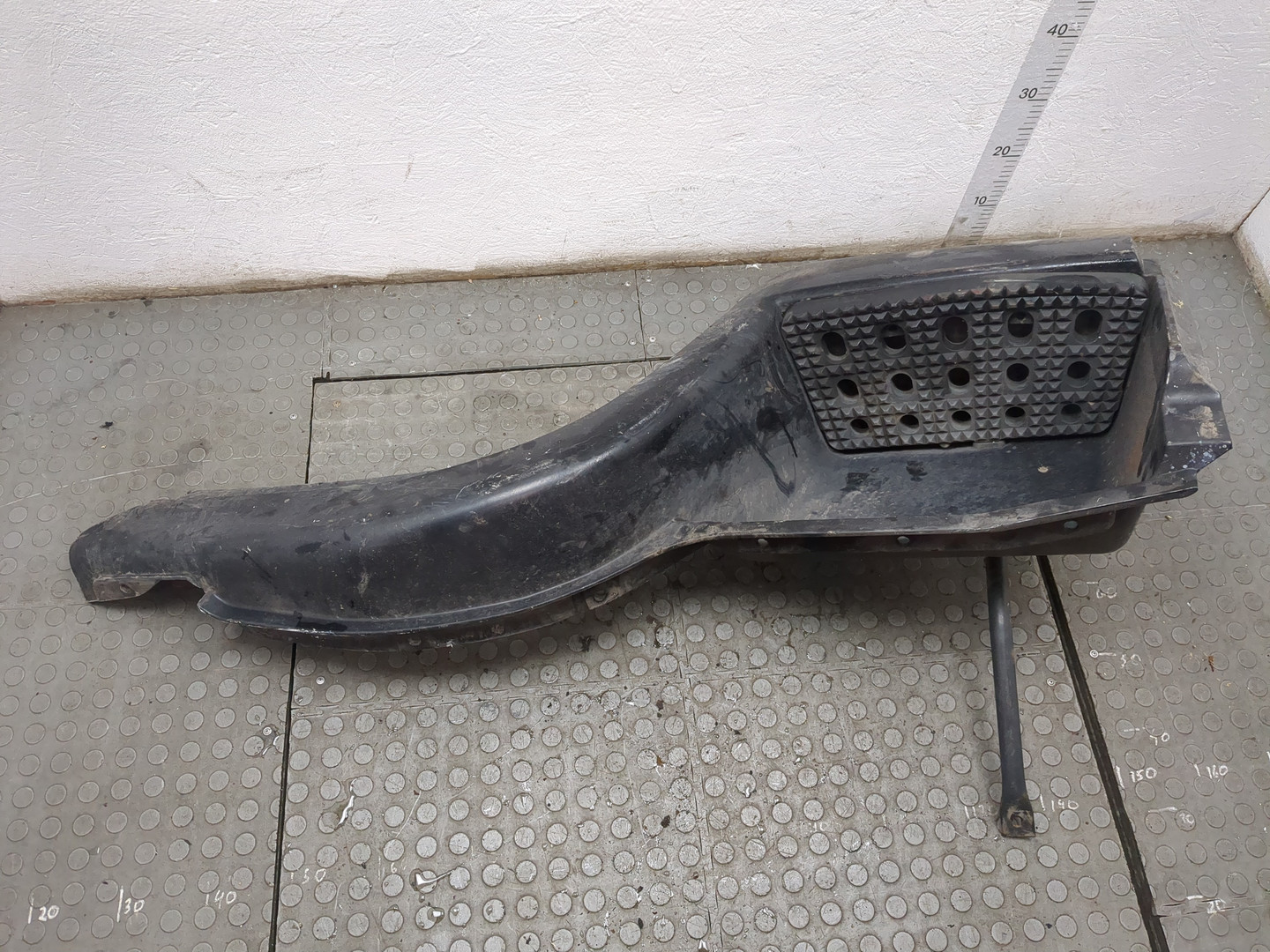 Подножка левая