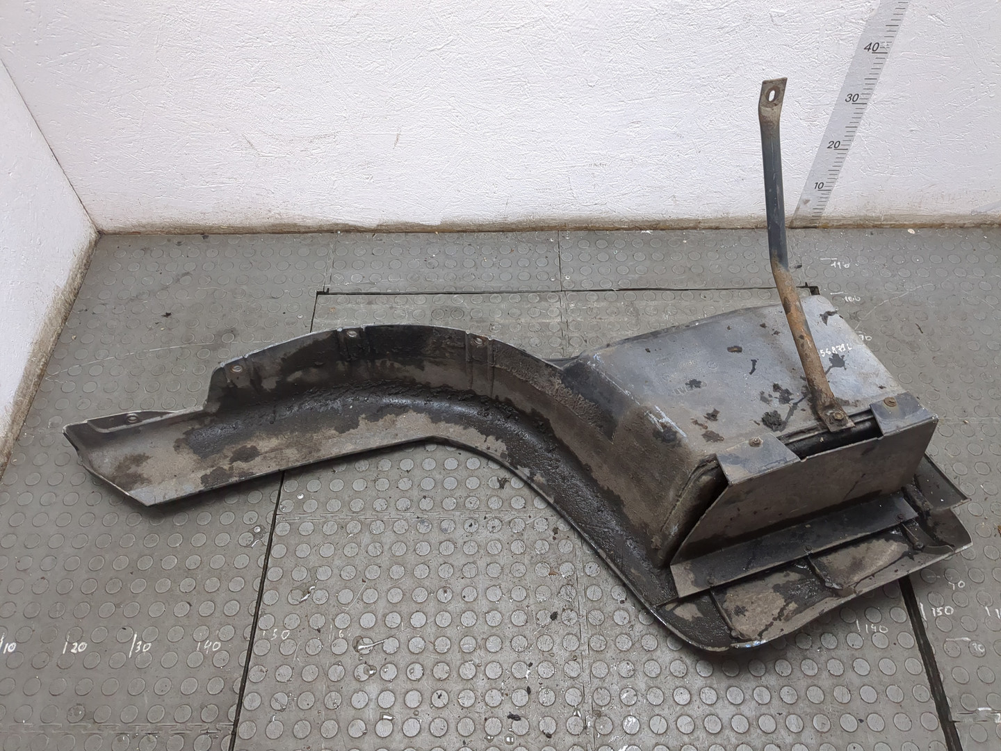 Подножка левая