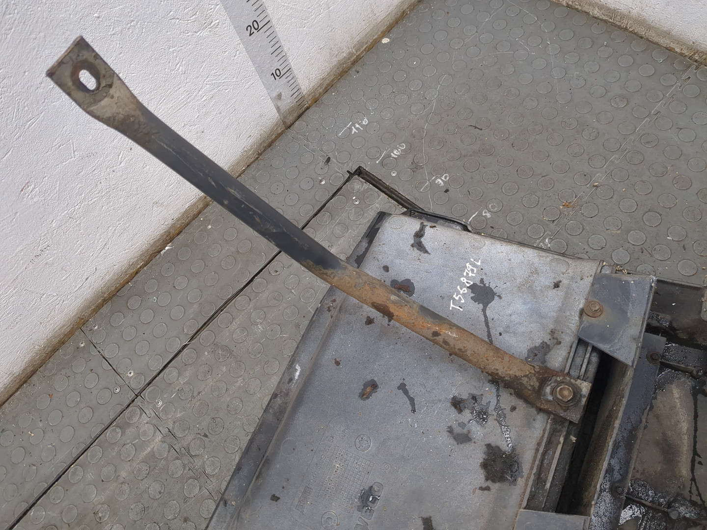 Подножка левая