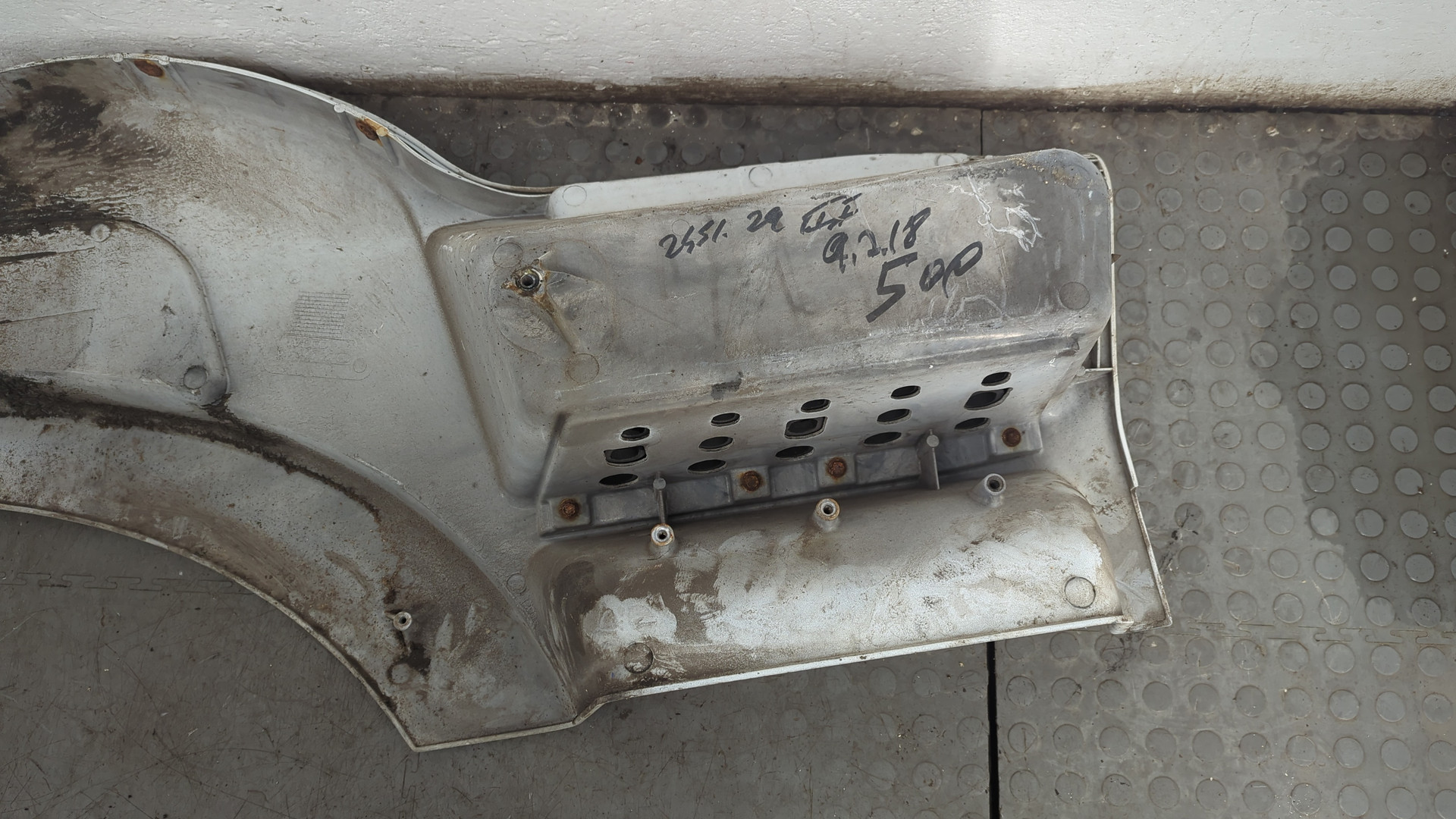 Подножка левая