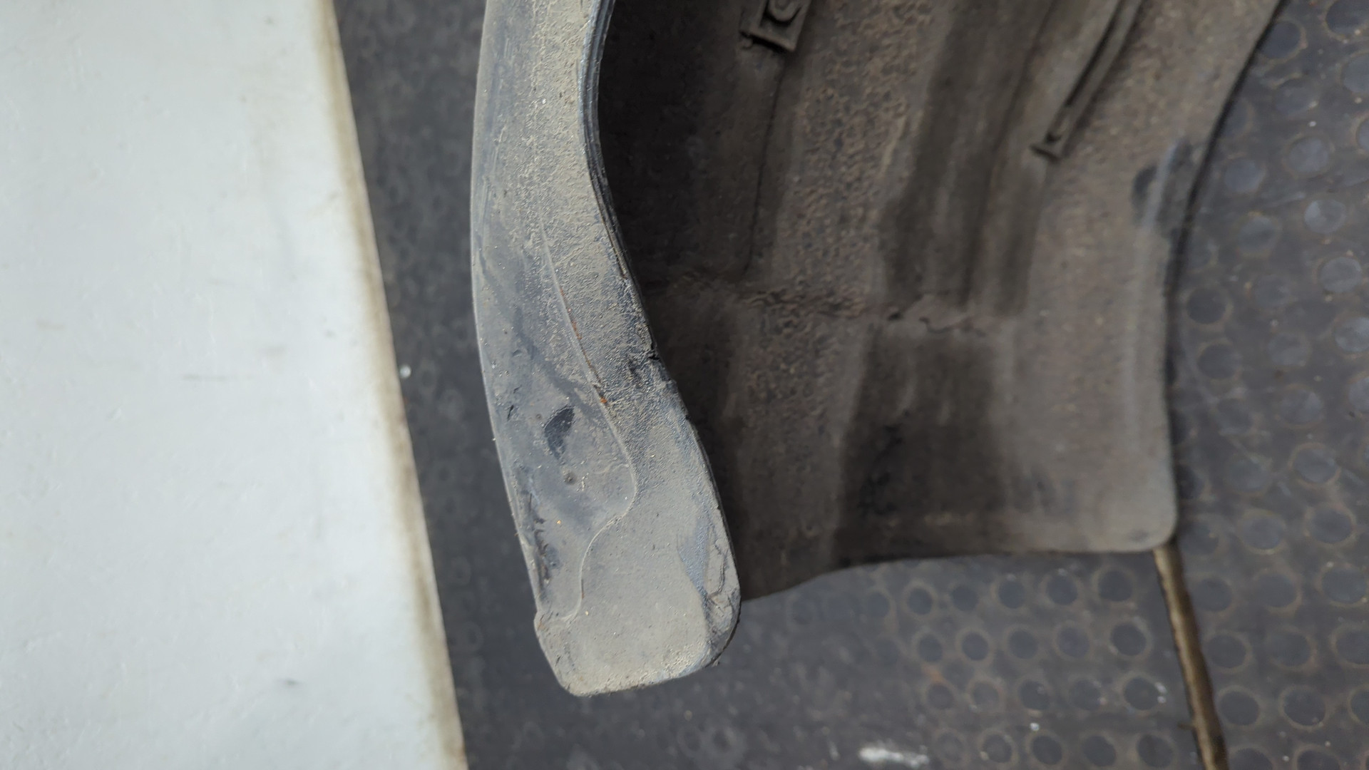 Крыло заднее правое