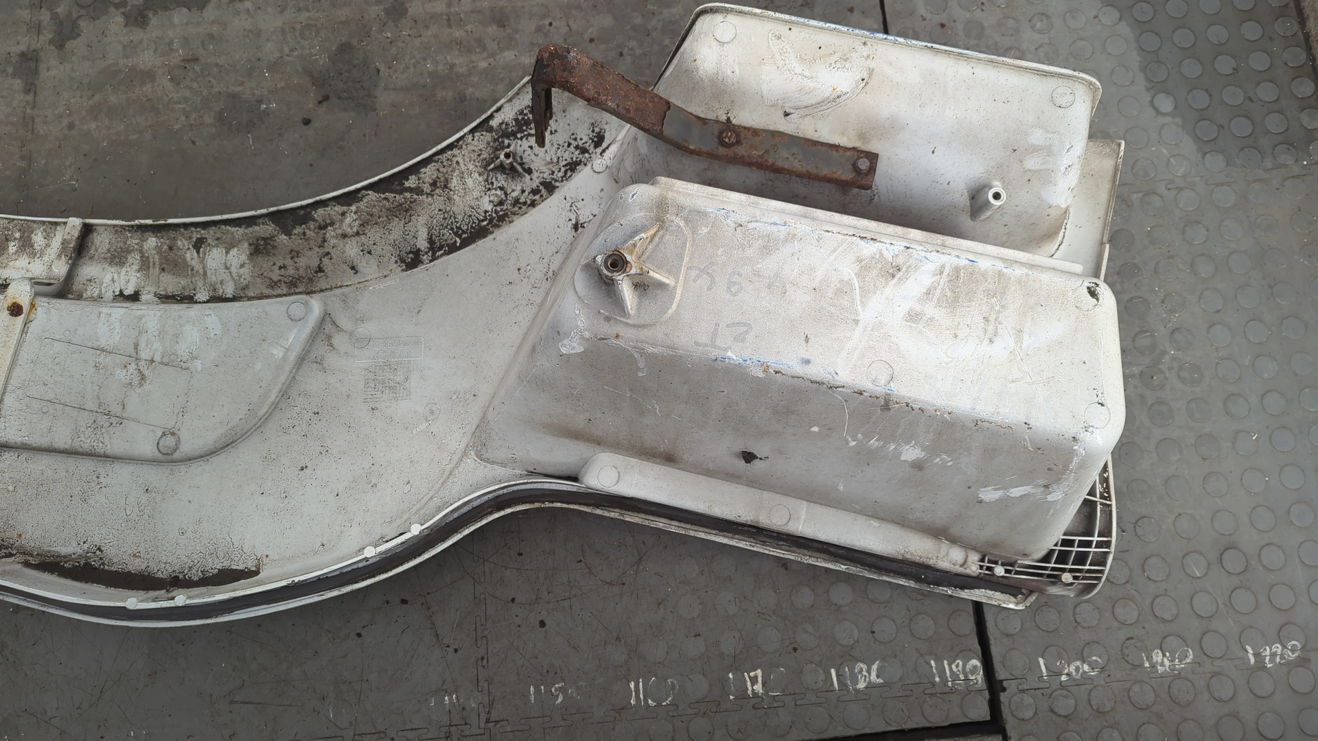 Подножка правая