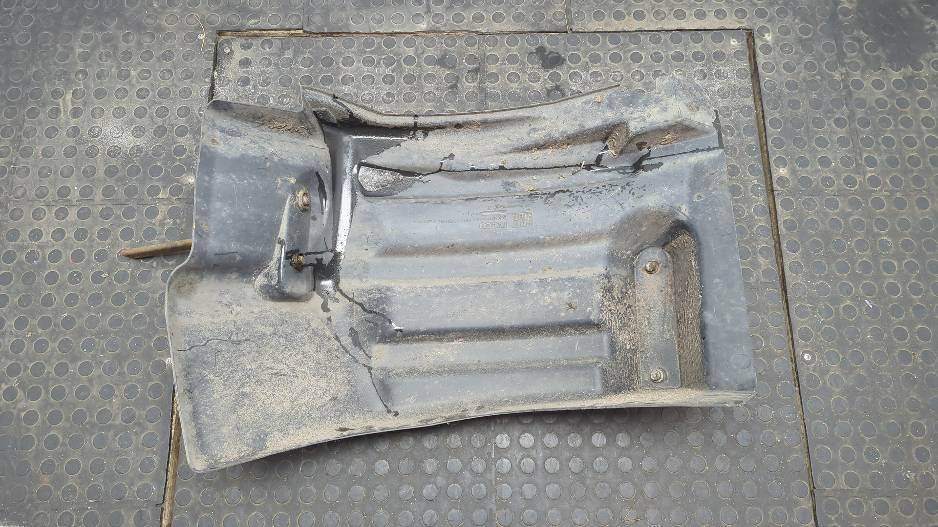 Крыло переднее правое