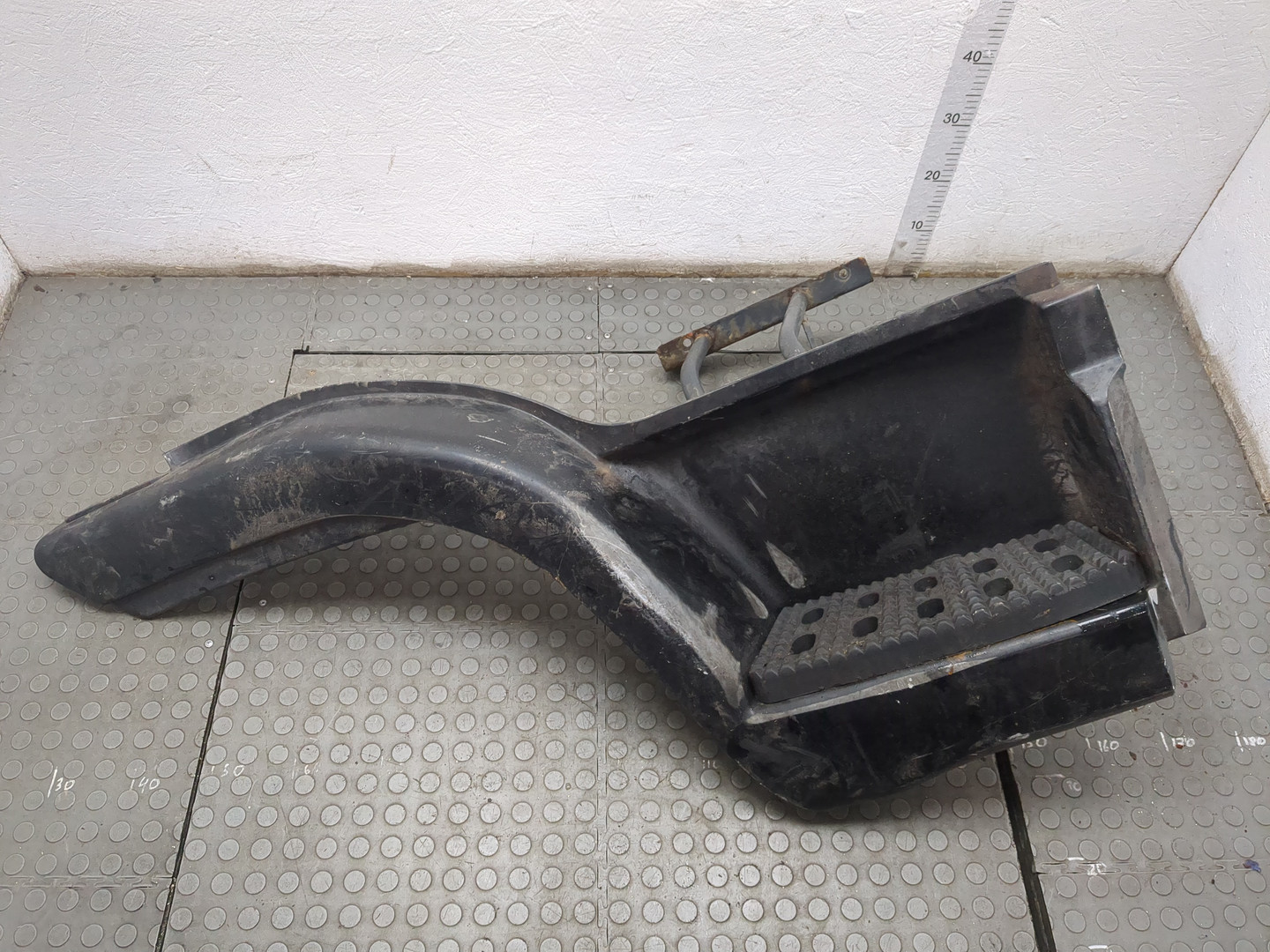 Подножка правая