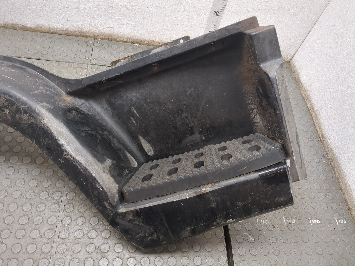 Подножка правая