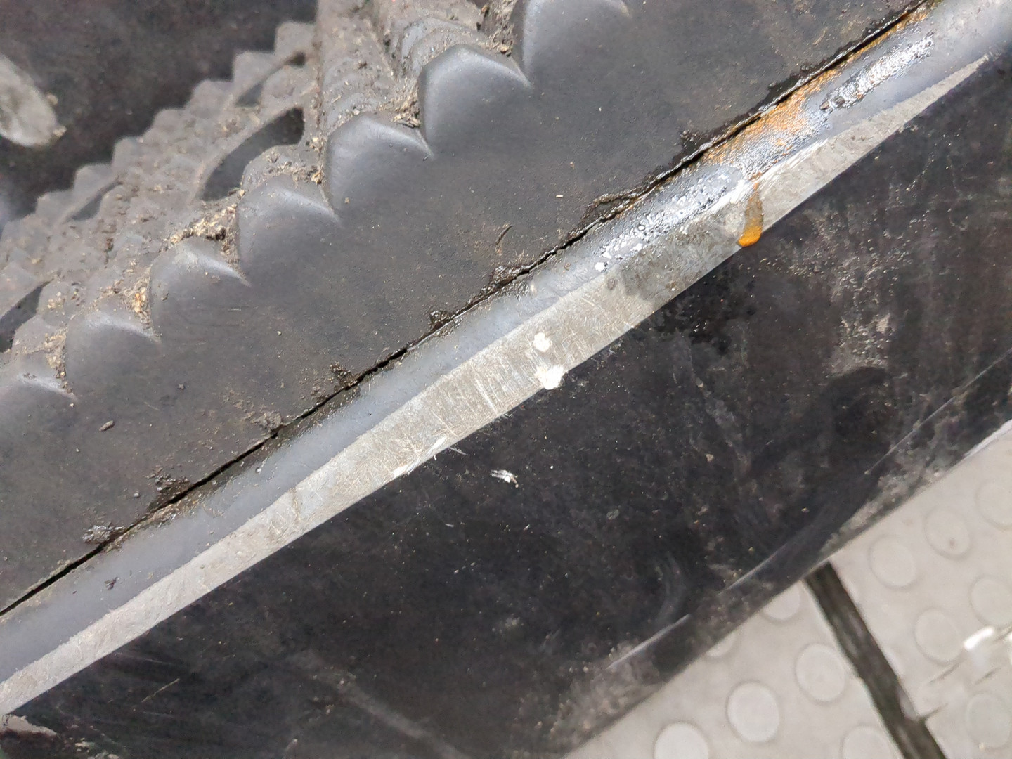 Подножка правая