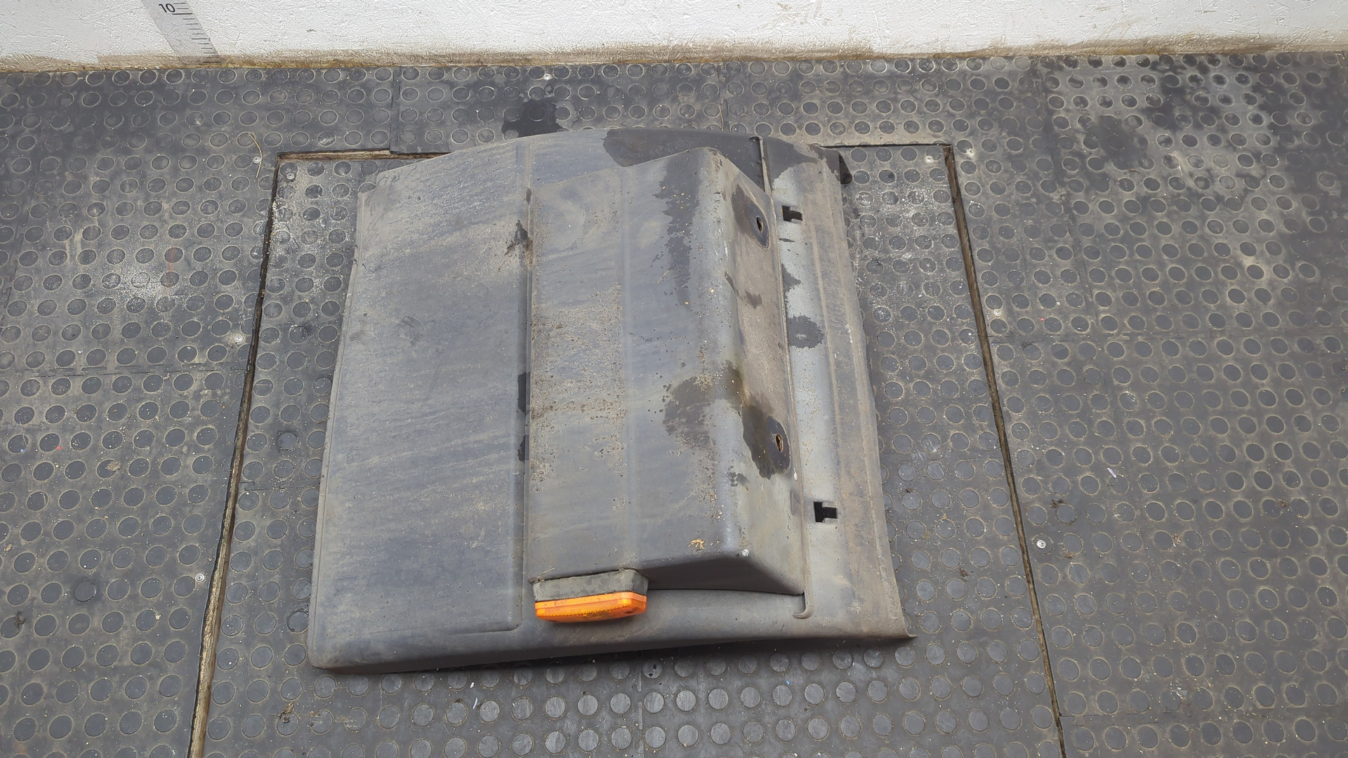 Крыло заднее левое