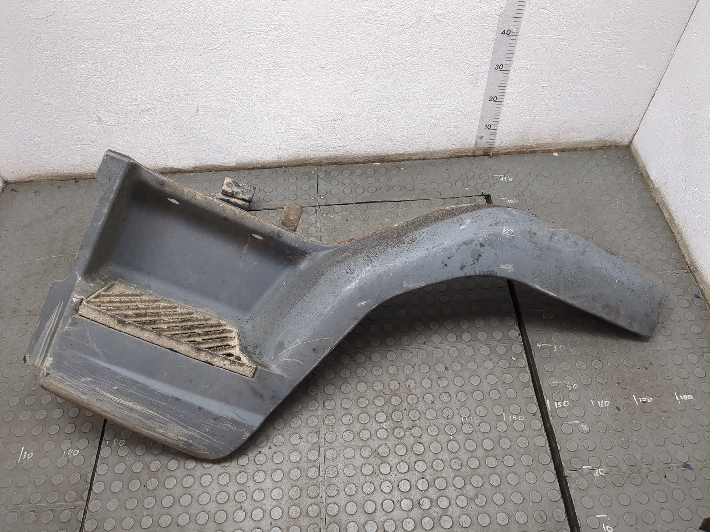 Подножка левая