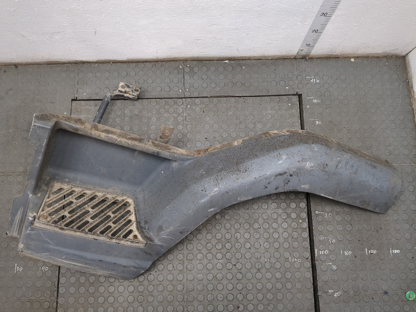 Подножка левая