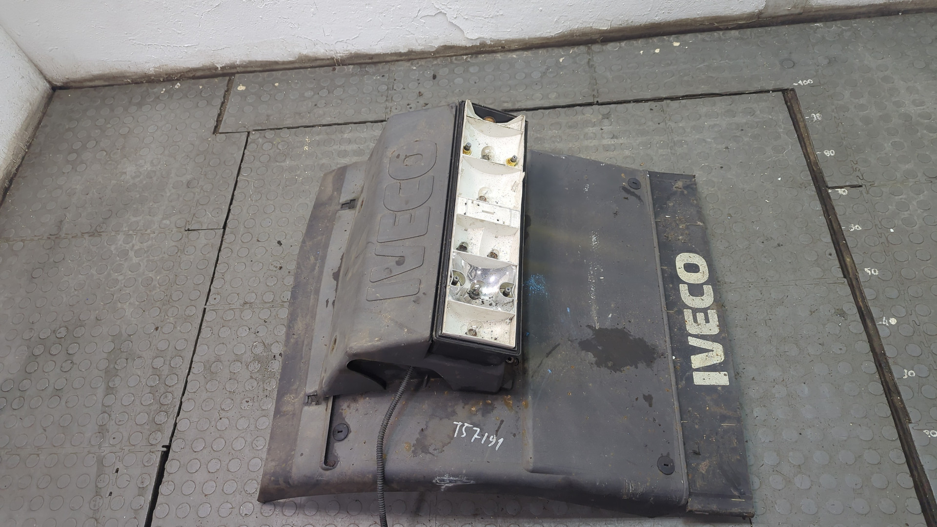 Крыло заднее правое