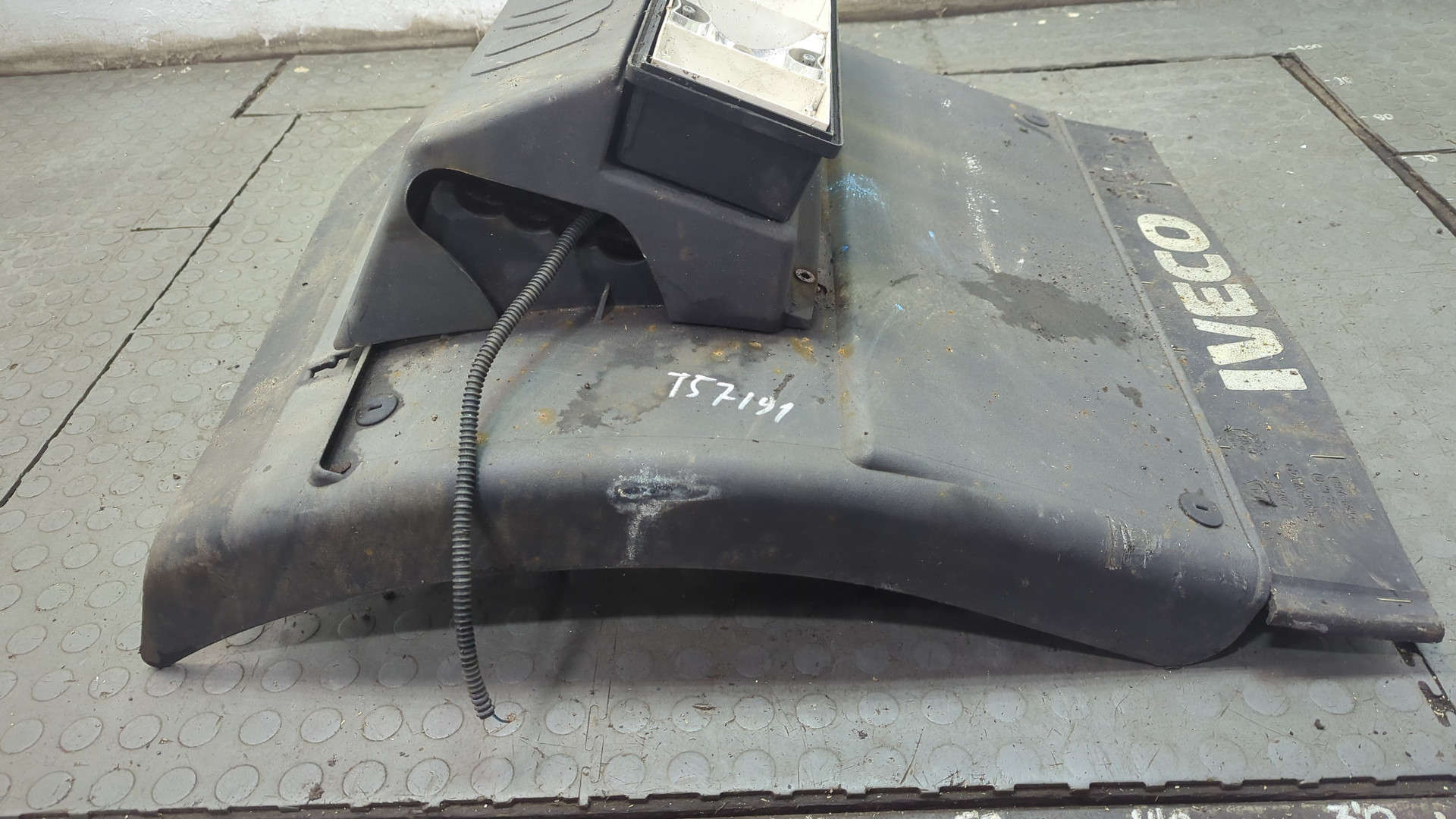 Крыло заднее правое