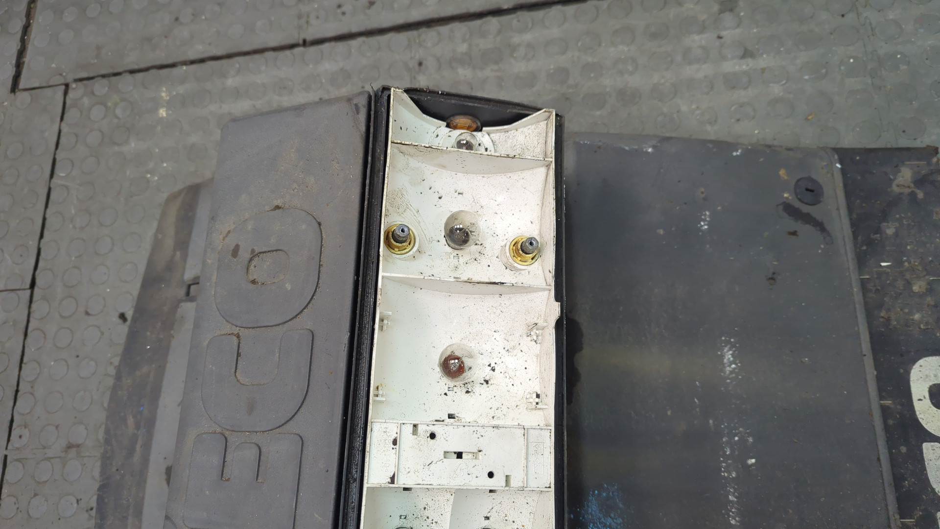 Крыло заднее правое