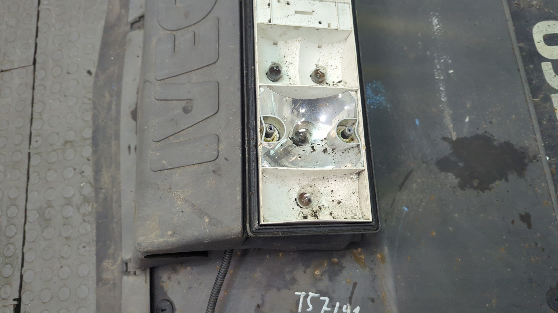 Крыло заднее правое