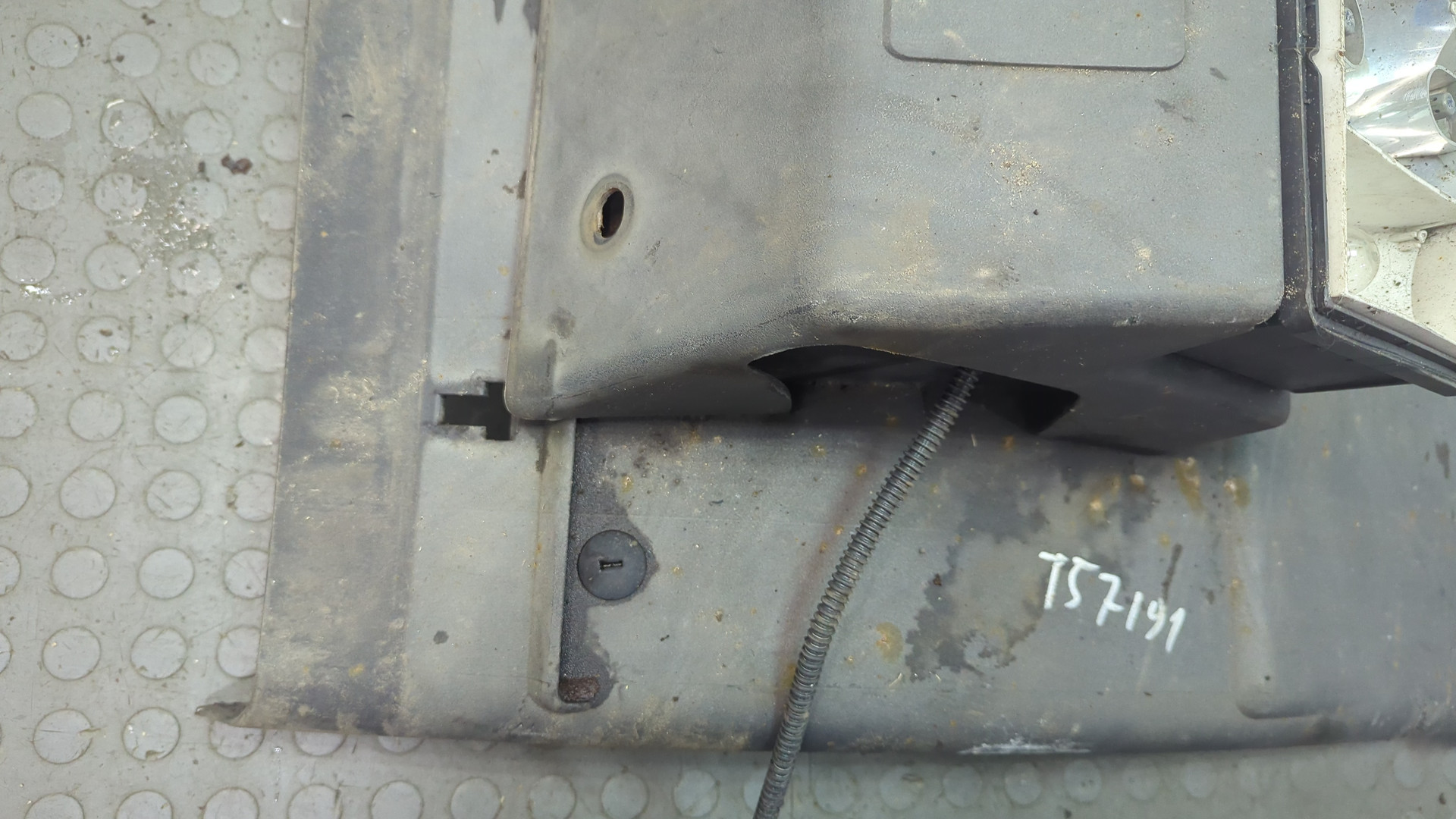 Крыло заднее правое