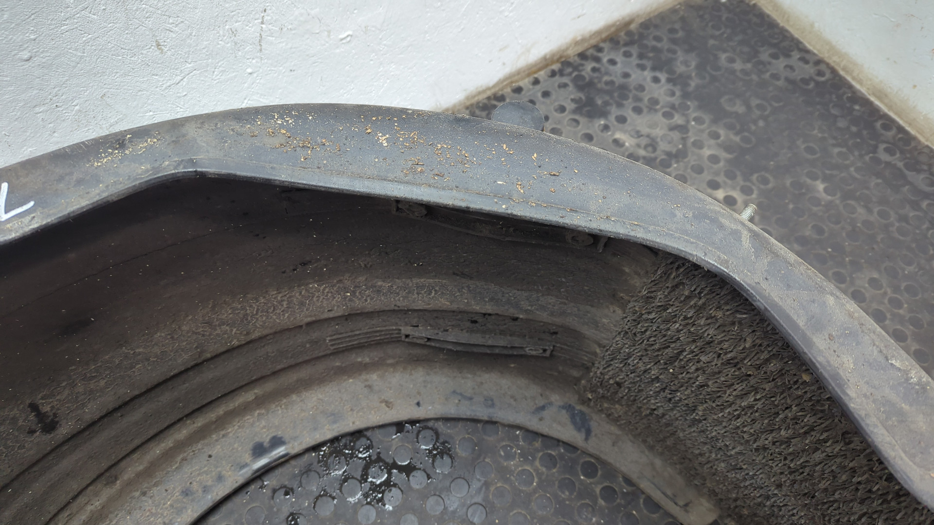 Крыло заднее левое