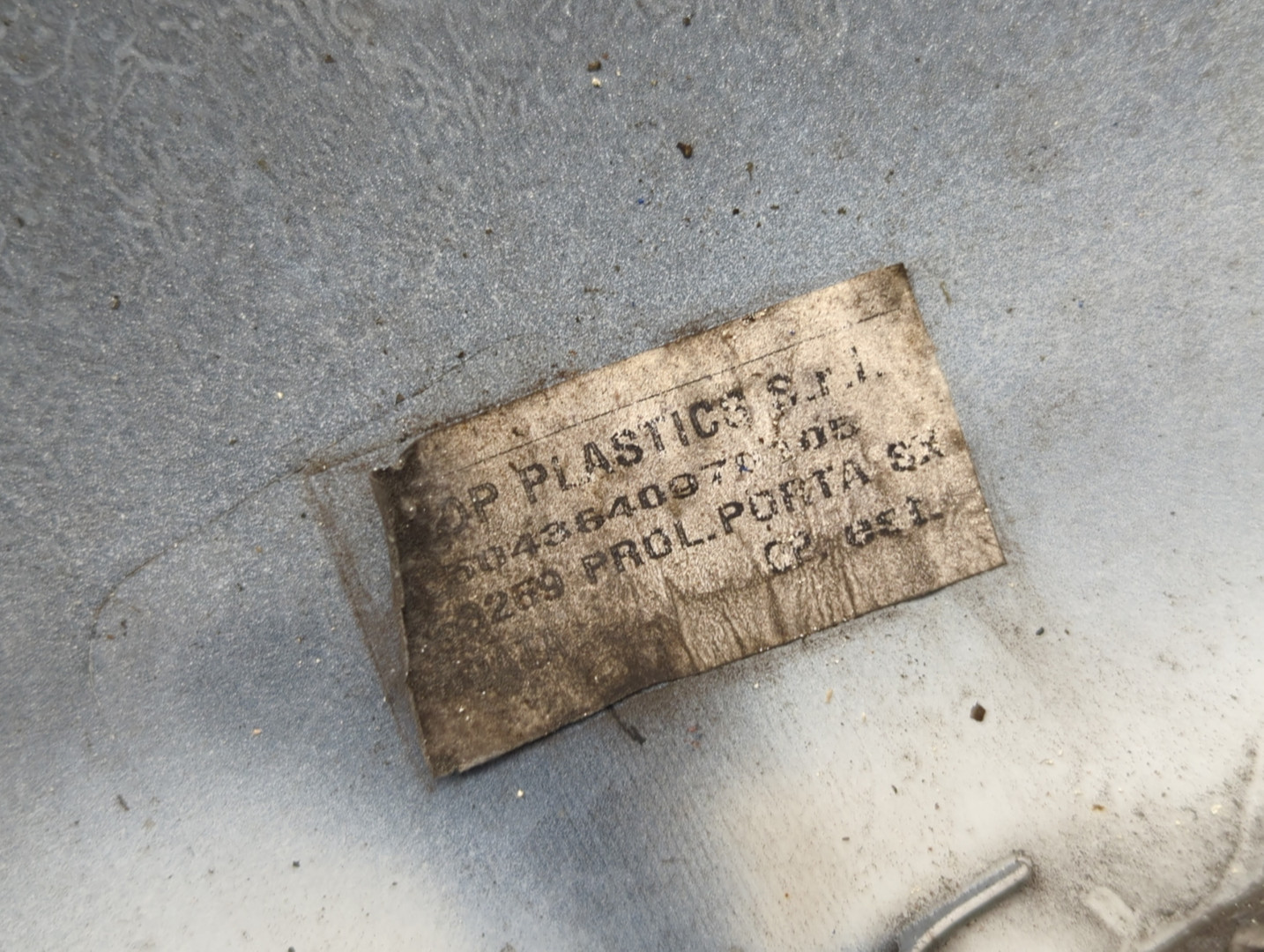 Крыло переднее левое