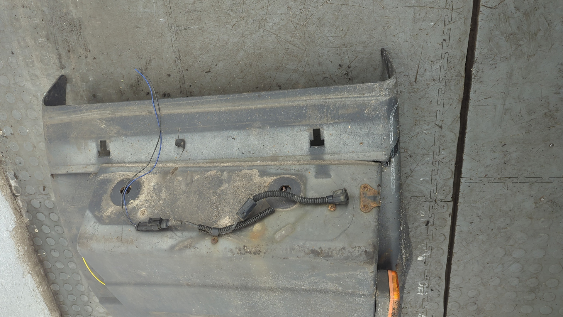 Крыло заднее правое