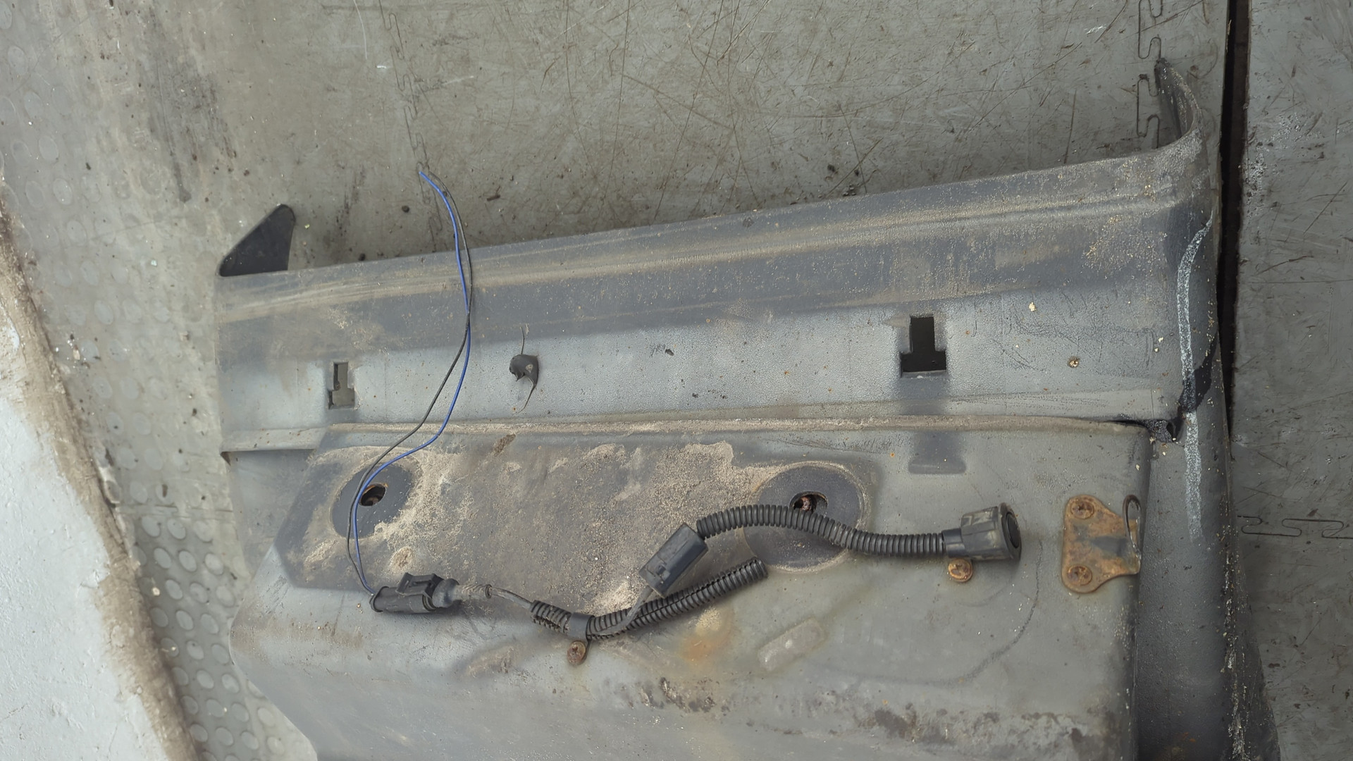 Крыло заднее правое