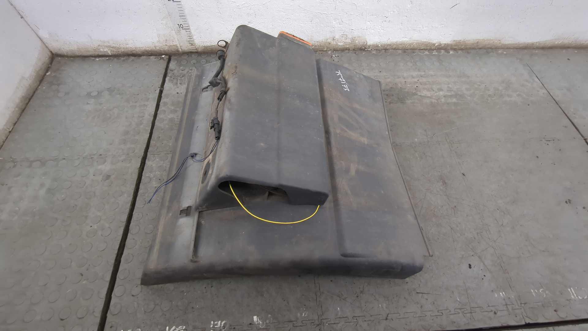 Крыло заднее правое