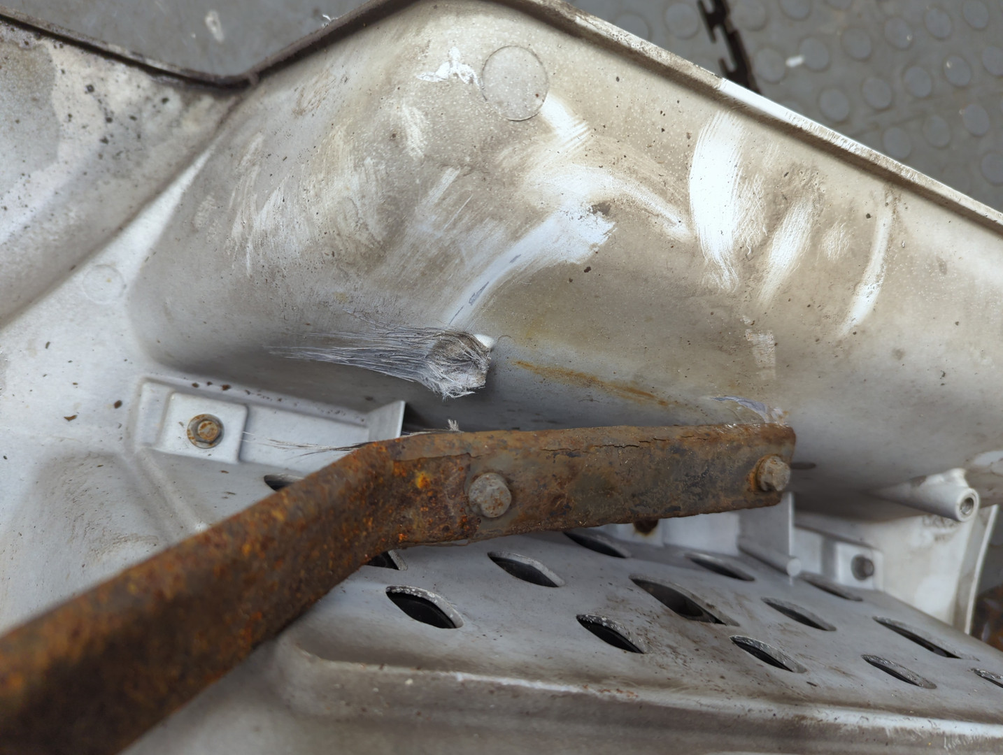 Подножка правая