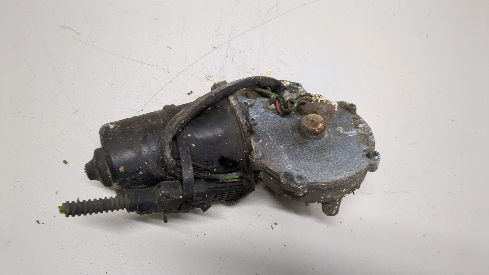 Моторчик стеклоочистителя передний