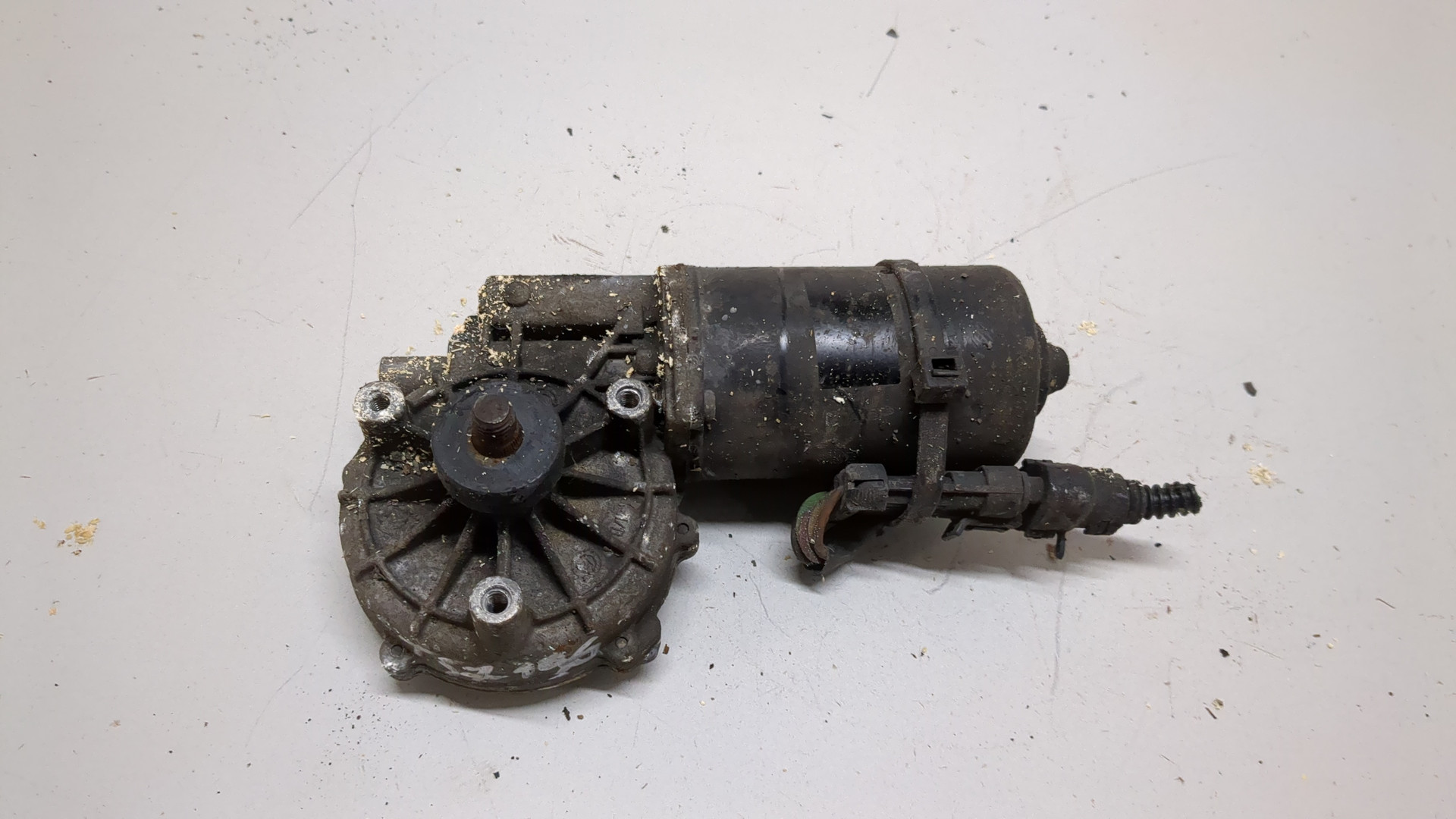 Моторчик стеклоочистителя передний