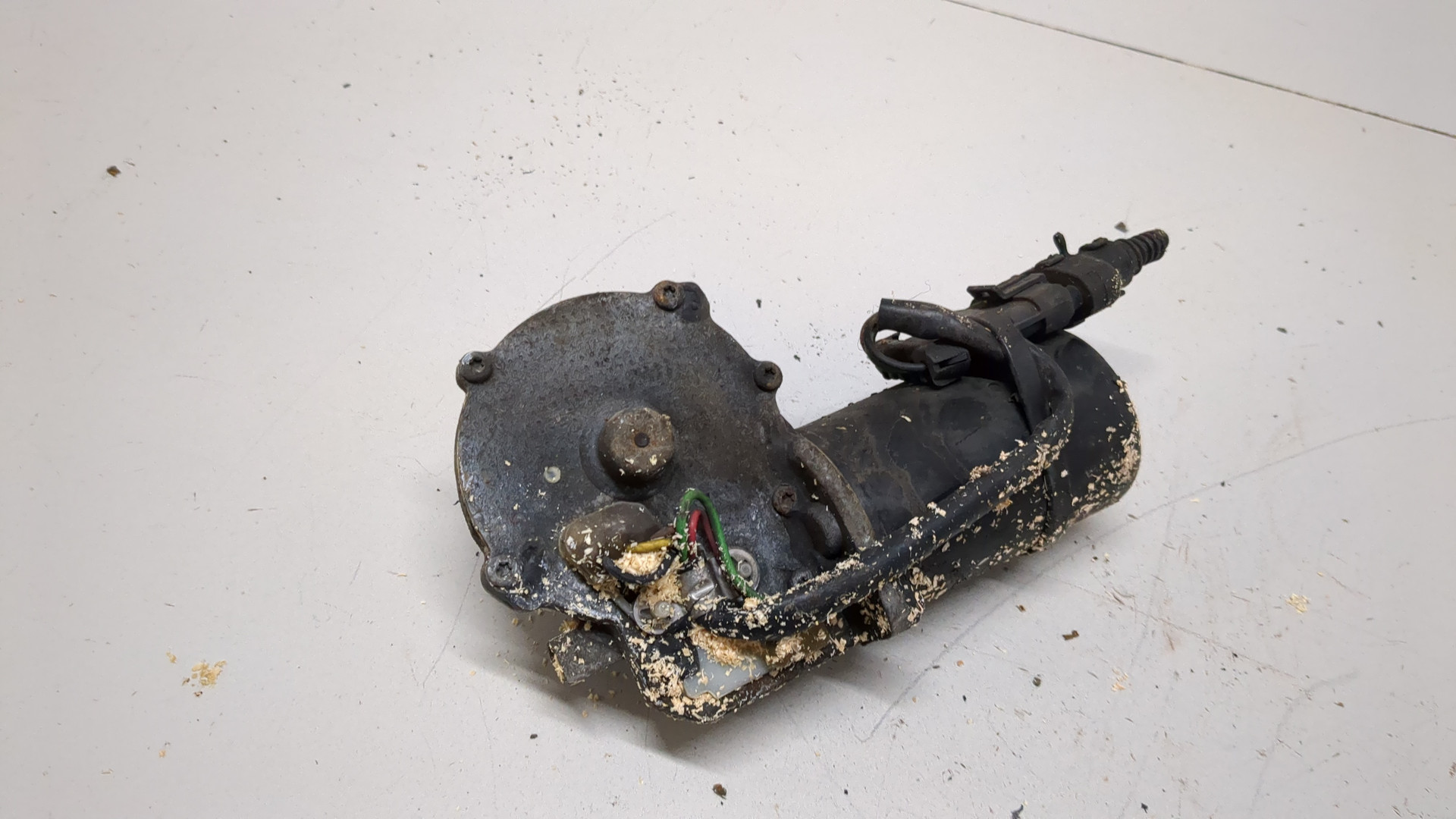 Моторчик стеклоочистителя передний