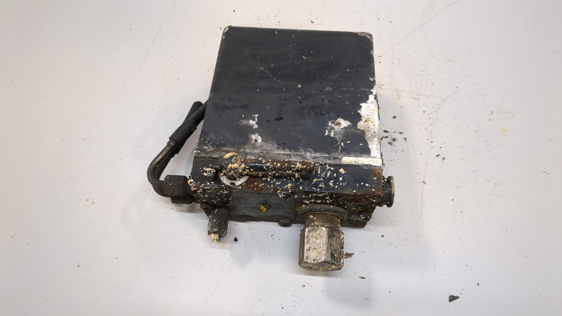 Насос подъема кабины