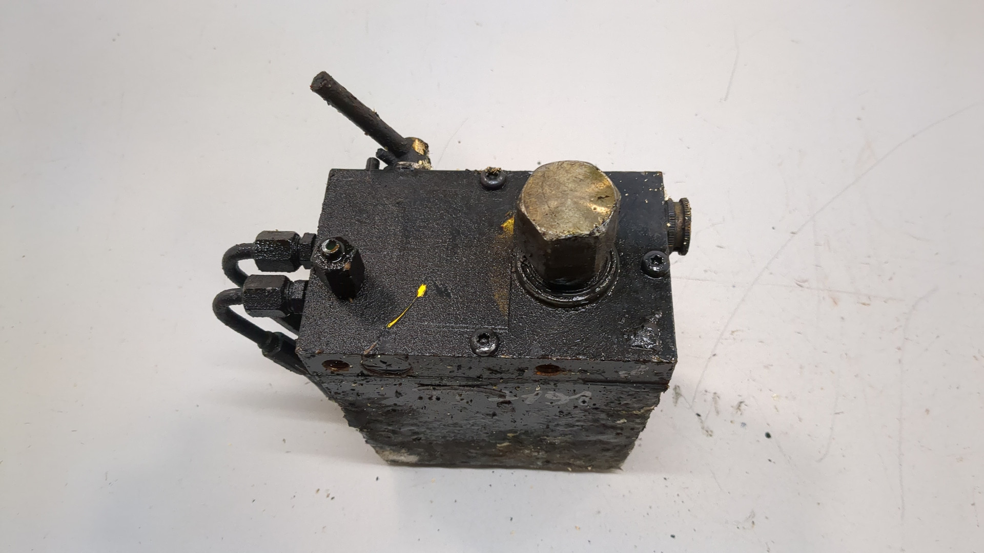 Насос подъема кабины