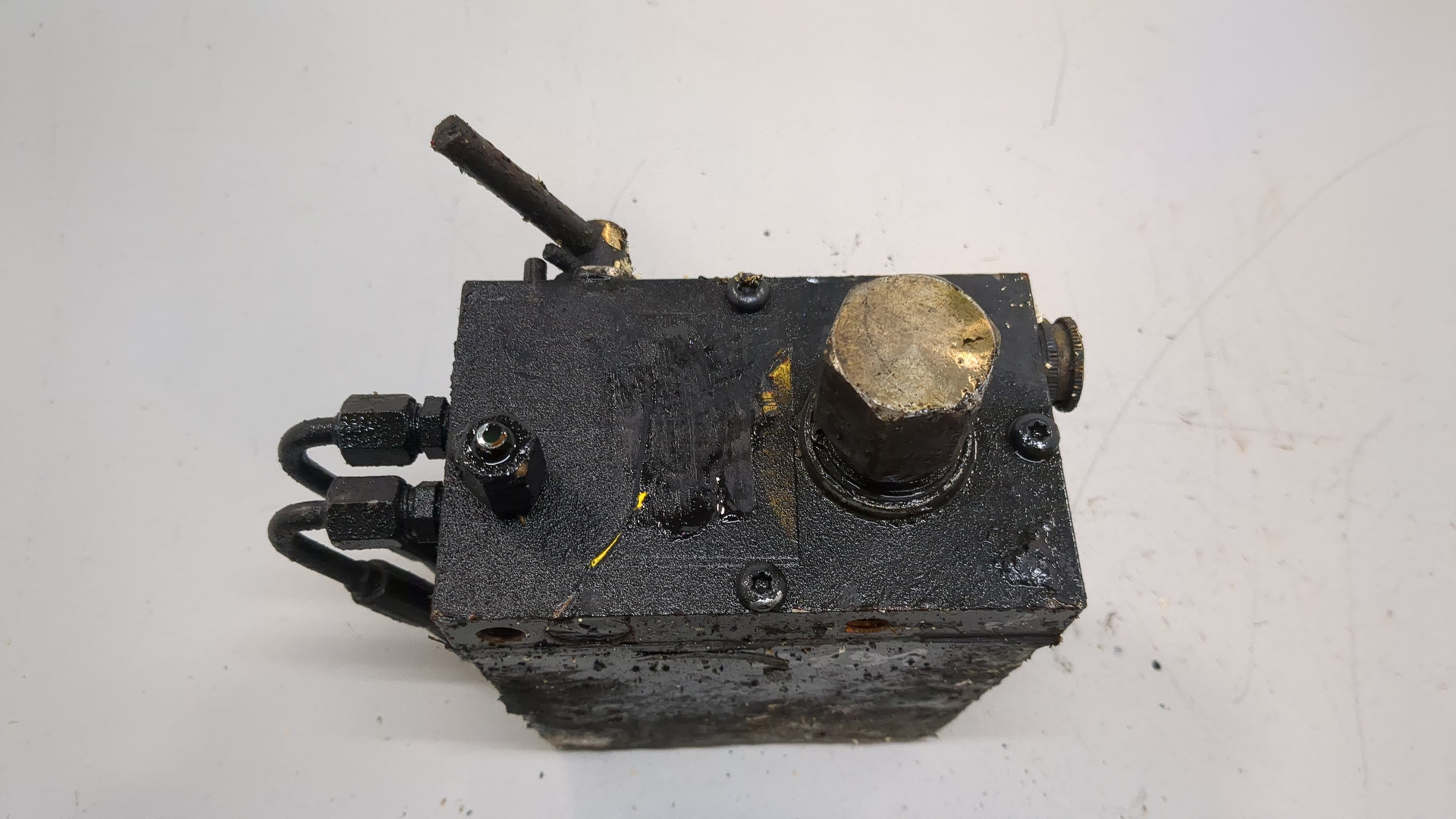 Насос подъема кабины