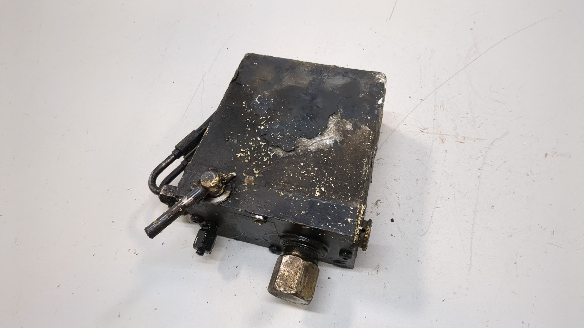 Насос подъема кабины