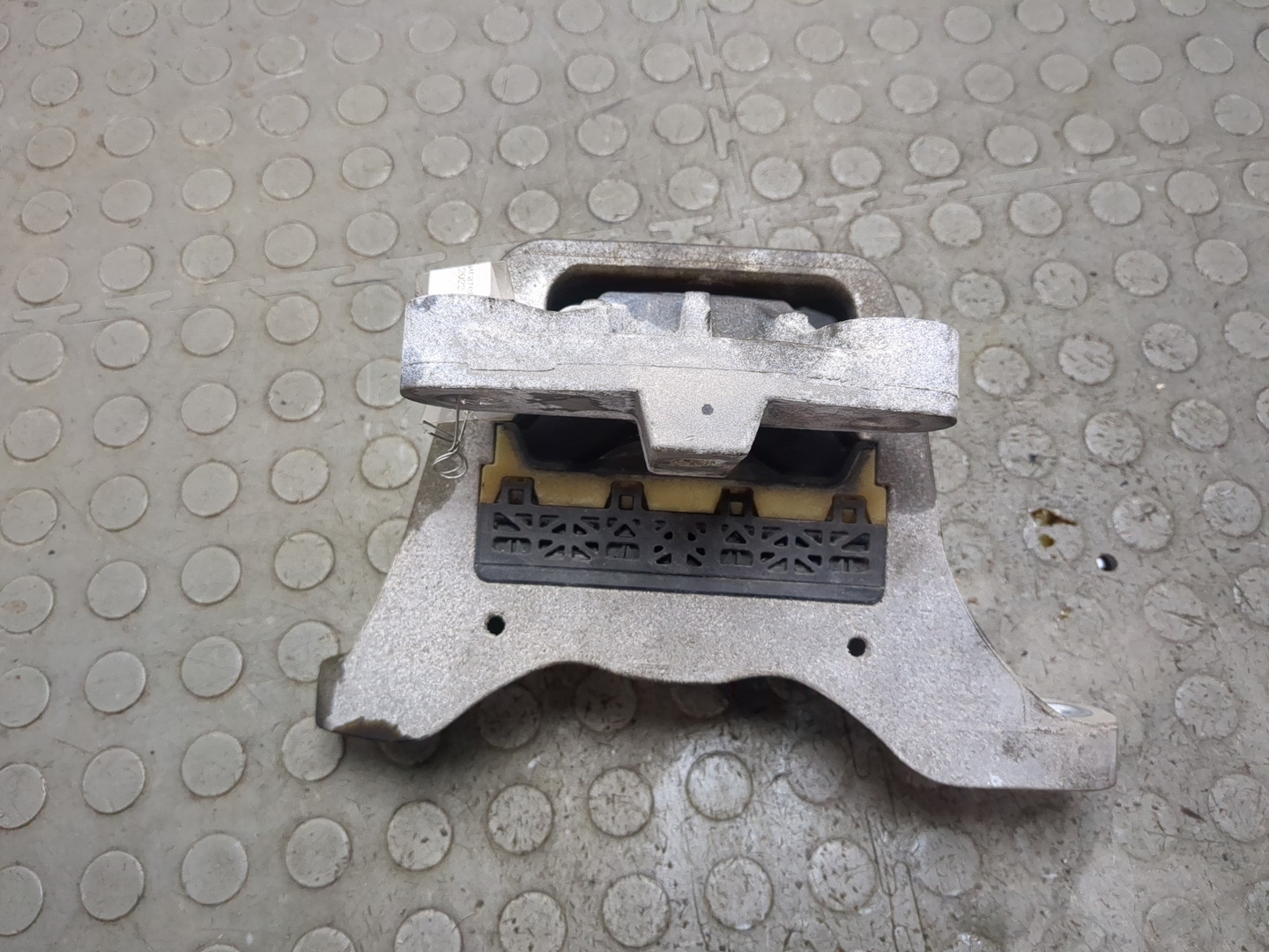 Опора двигателя