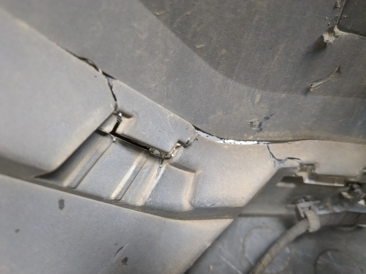 Бампер передний