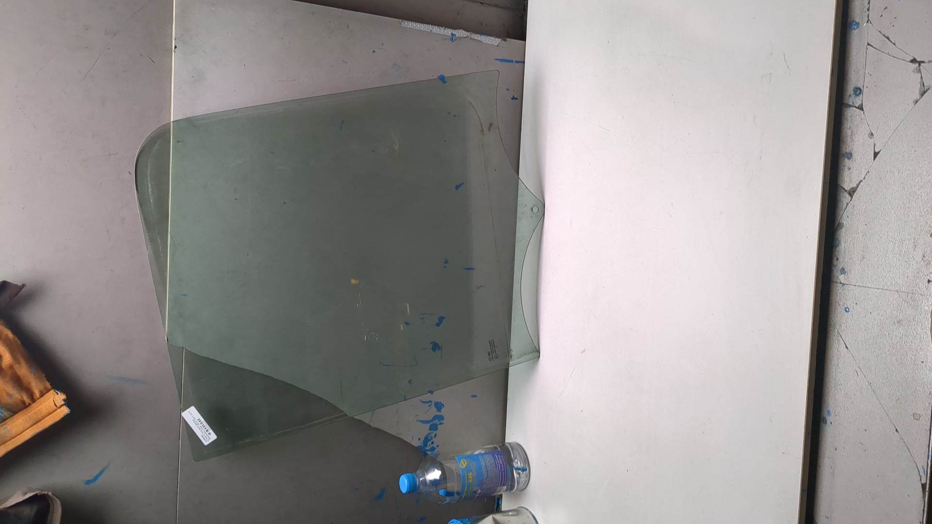 Стекло двери задней правой