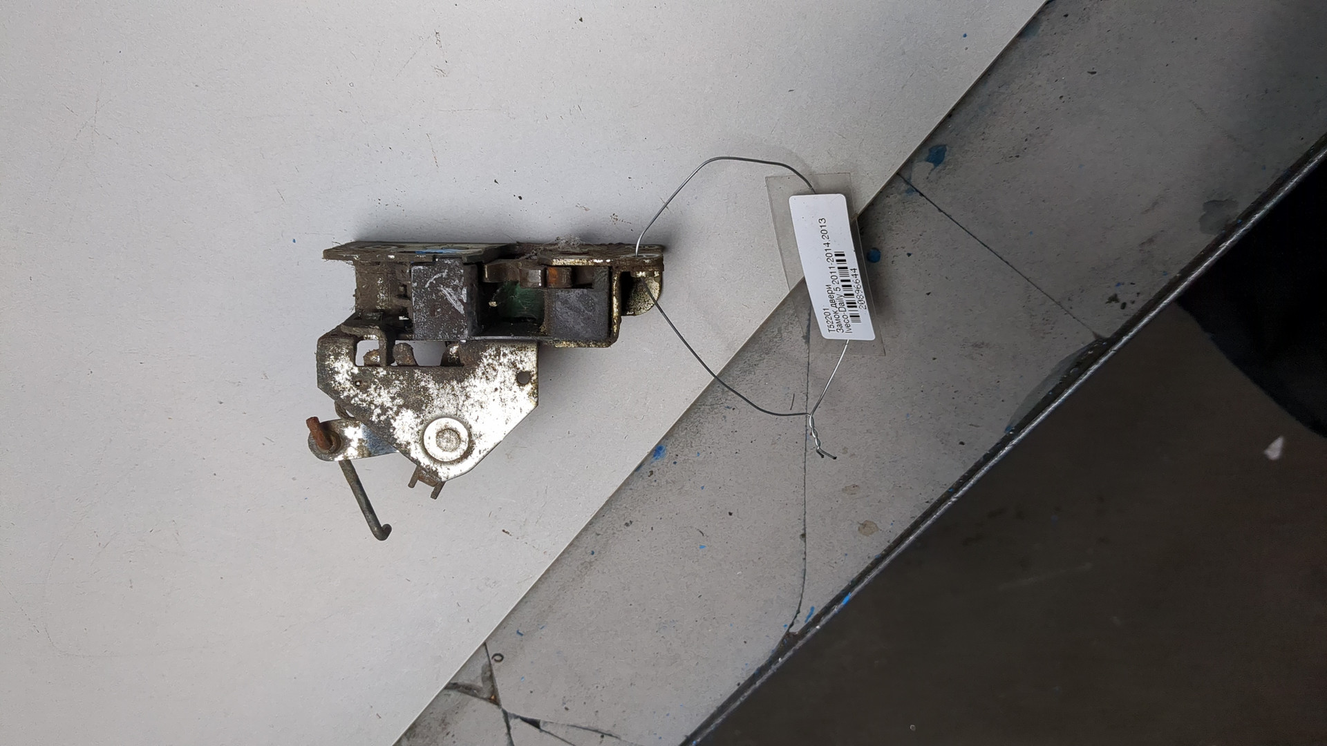 Замок двери задней правой