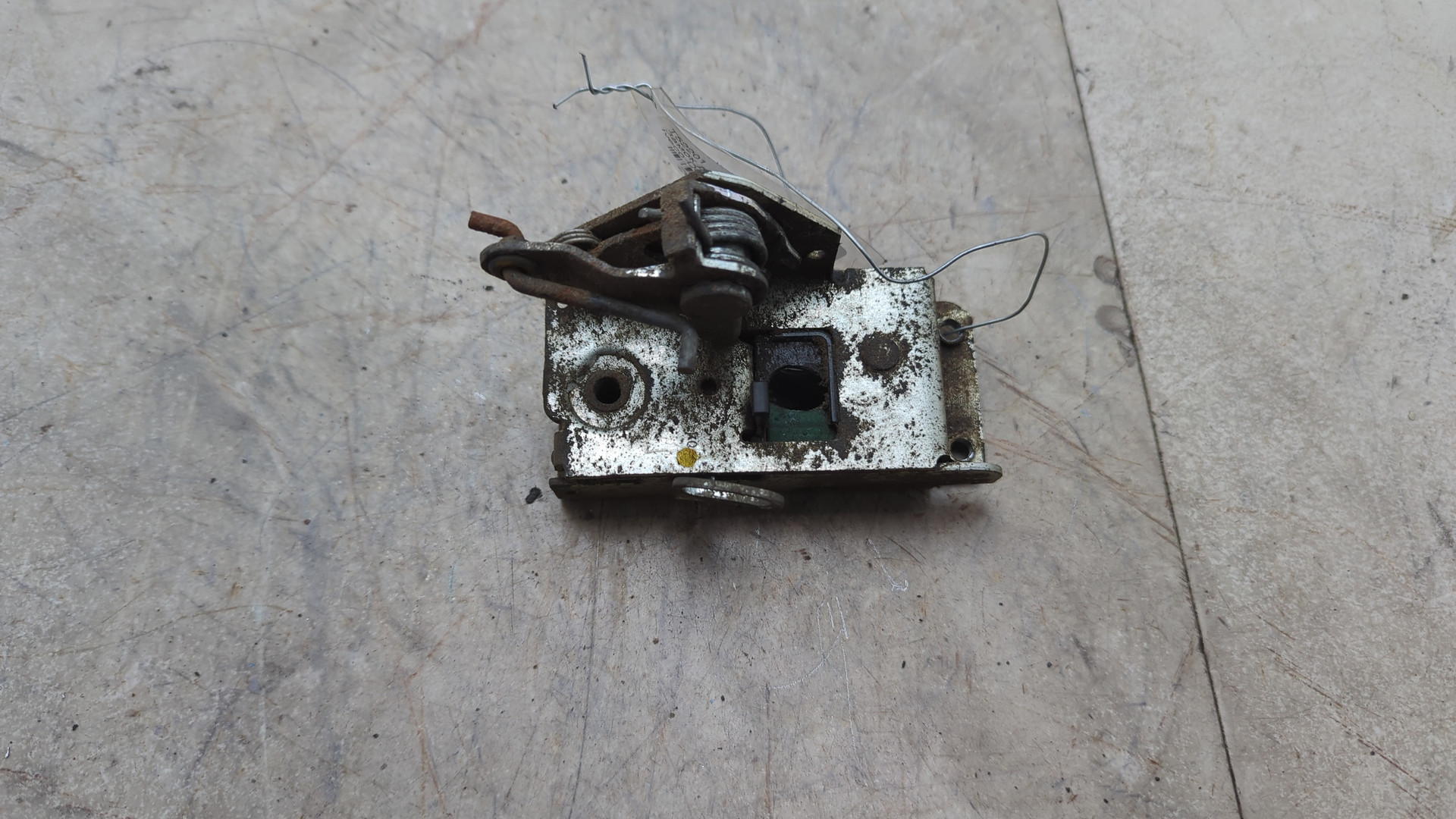 Замок двери задней правой