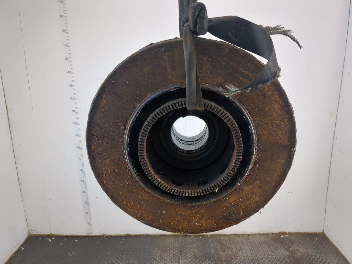 Кулак поворотный задний правый