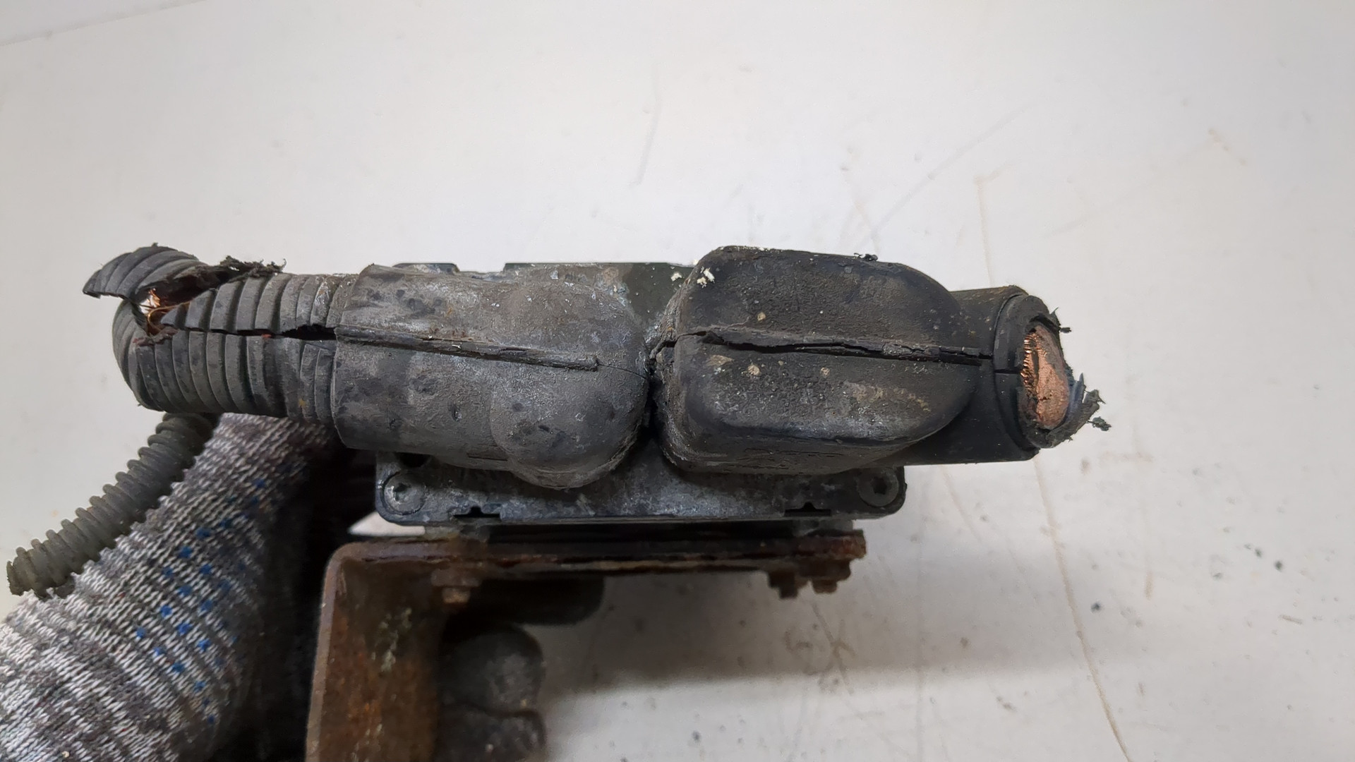 Выключатель массы