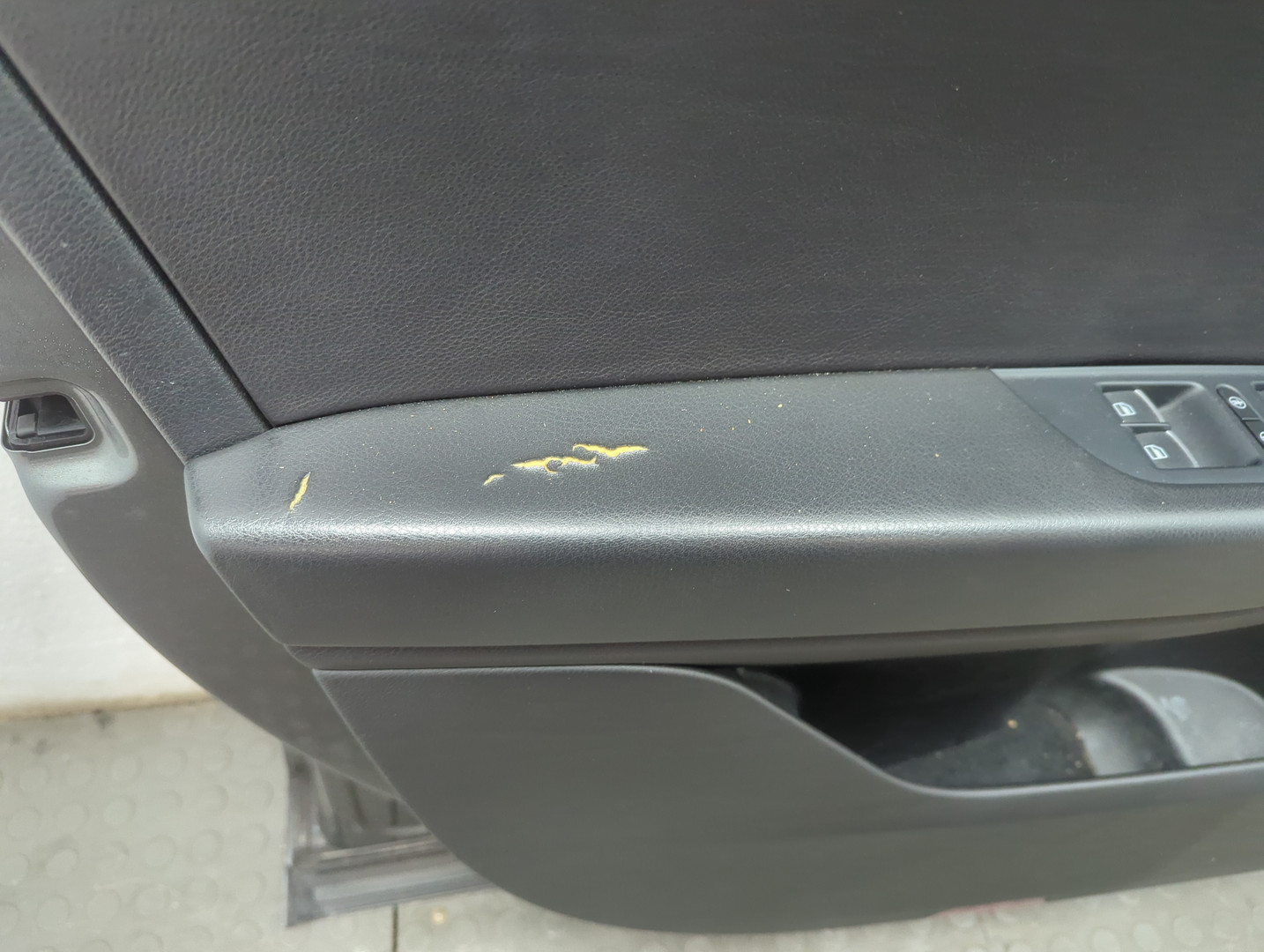 Дверь передняя левая