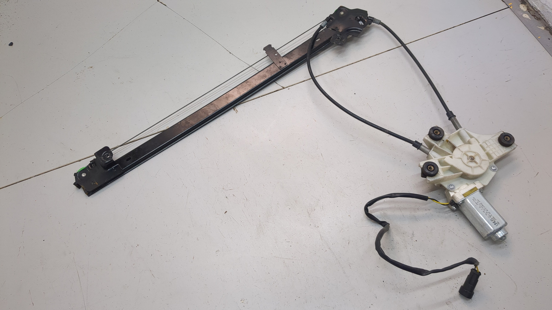 Стеклоподъемник электр. передний правый