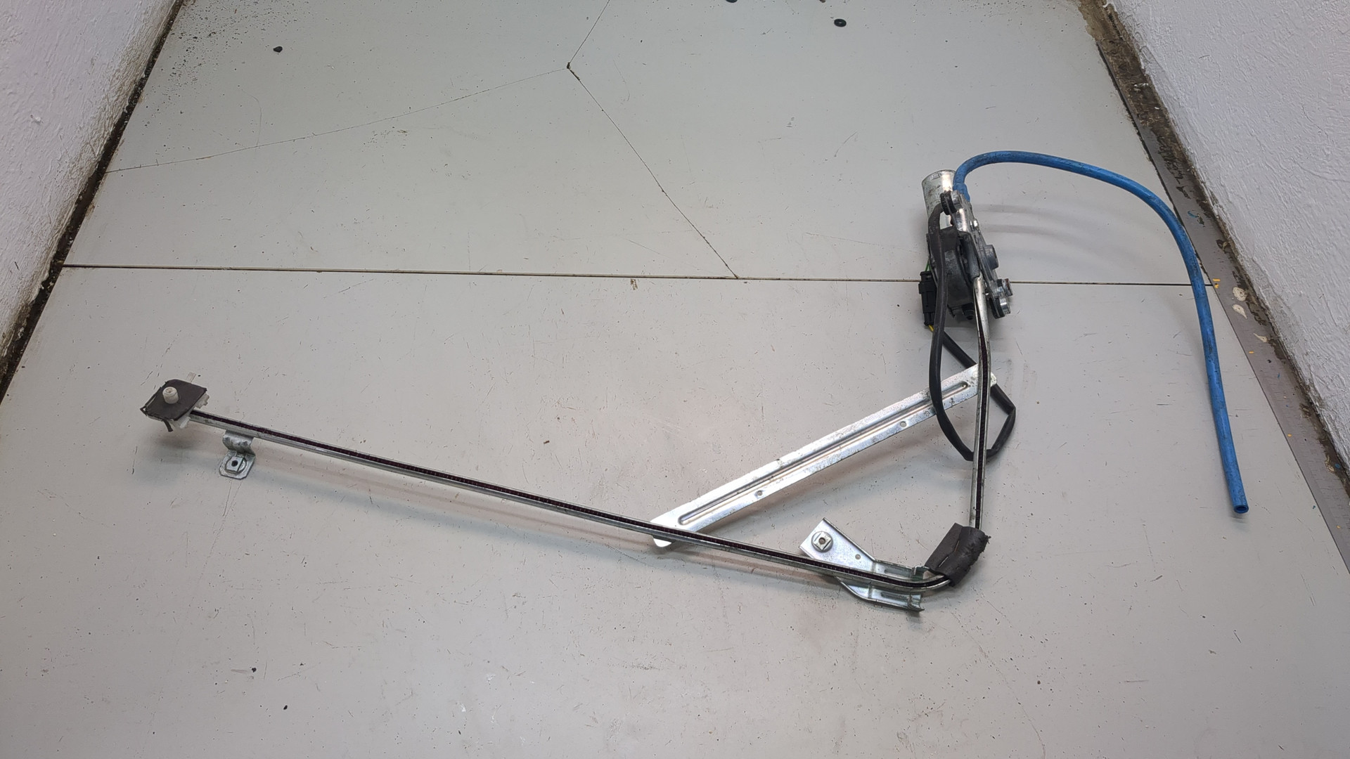 Стеклоподъемник электр. передний правый