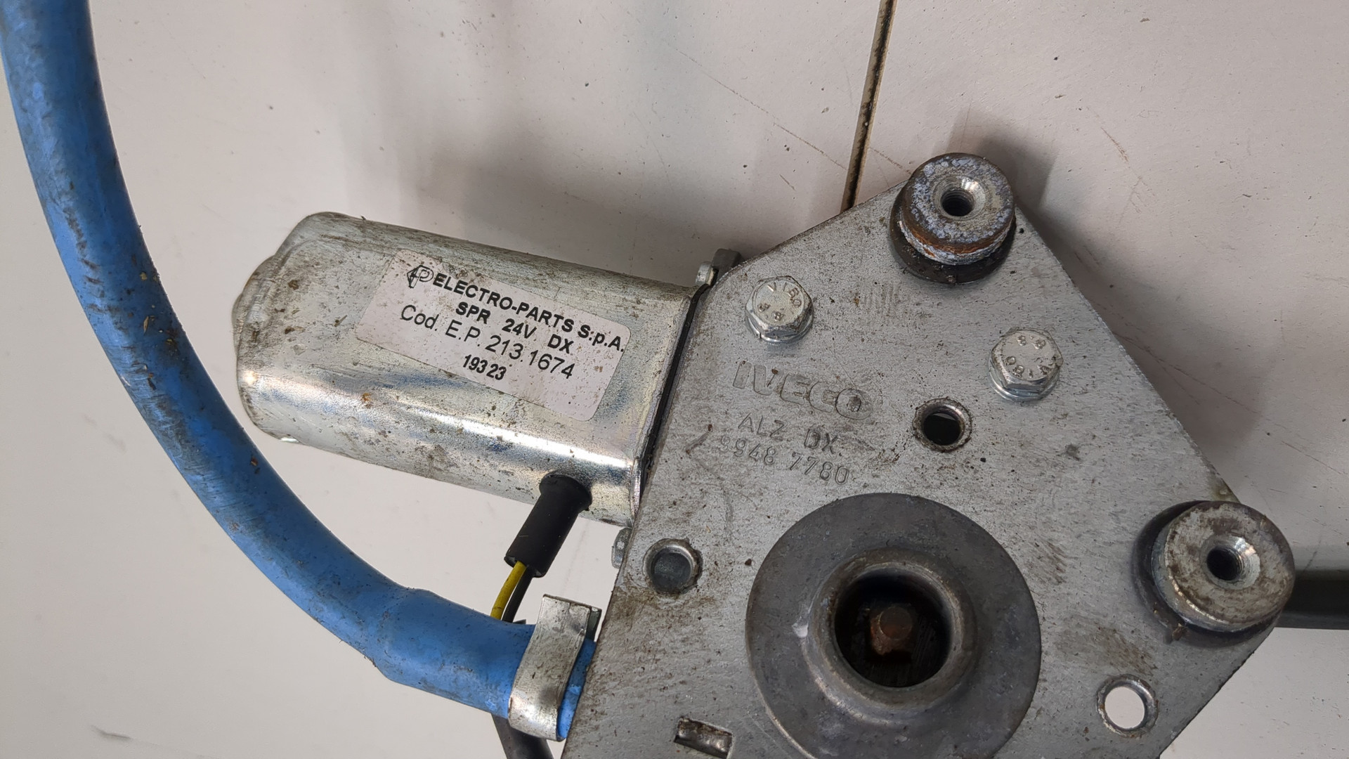 Стеклоподъемник электр. передний правый