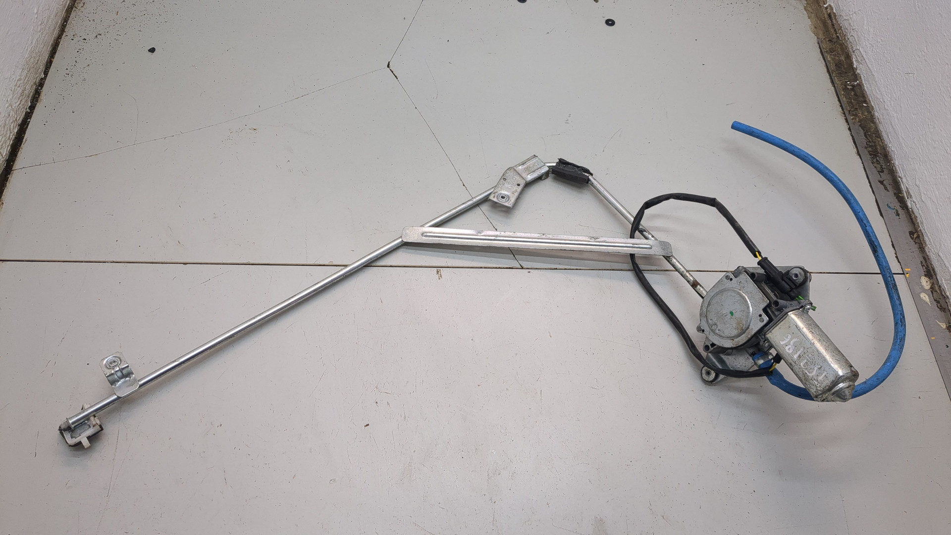 Стеклоподъемник электр. передний правый