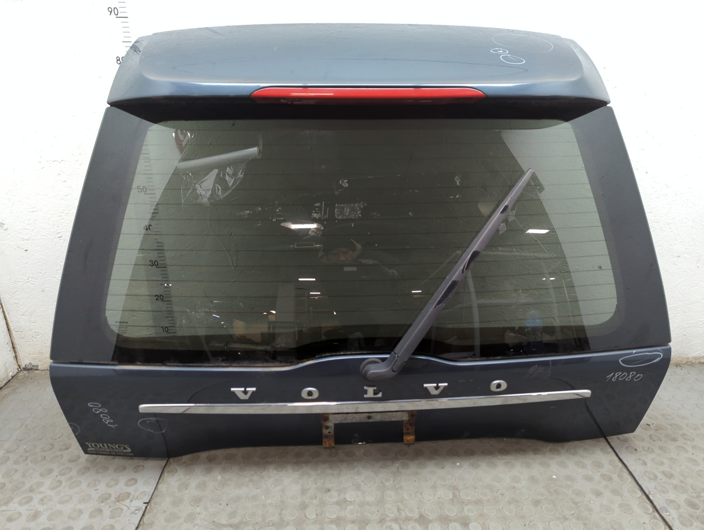 Дверь багажника